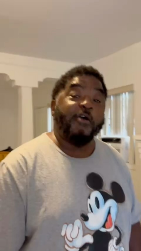 Ron!
We open a new house and here is our first tenant! It’s dignity, it’s a new strart, it’s Hermanos de la Calle! Good luck my friend! Vamos que se puede! 💪❤️💪❤️💪❤️💪#homeless #endinghomelessness #hermanosdelacalle #housingfirst #invisiblepeople #miami