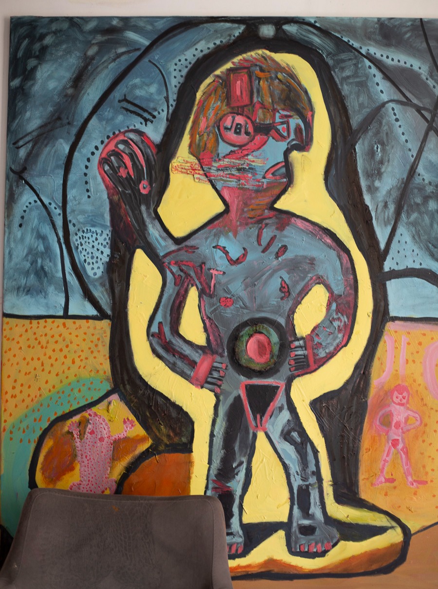"Résistance intérieure"
Huile et techniques mixtes sur toile – 120 x 150 cm
Une silhouette ancrée, comme surgie d’un rêve brutal.
Corps debout, tête haute, traversé de tensions, de symboles, de forces opposées.
Couleurs vives, traits griffés, matières superposées :
chaque couche est une mémoire, une bataille, une vérité intérieure.
👉 Swipe pour découvrir les détails.
#ArtContemporain #PeintureOriginale #HuileEtTechniquesMixtes #ExpressionLibre #ToileGrandFormat #ArtisteFrançais #ArtInstagram #1m20x1m50 #PeintureModerne #ArtBrut #NeoExpressionnisme