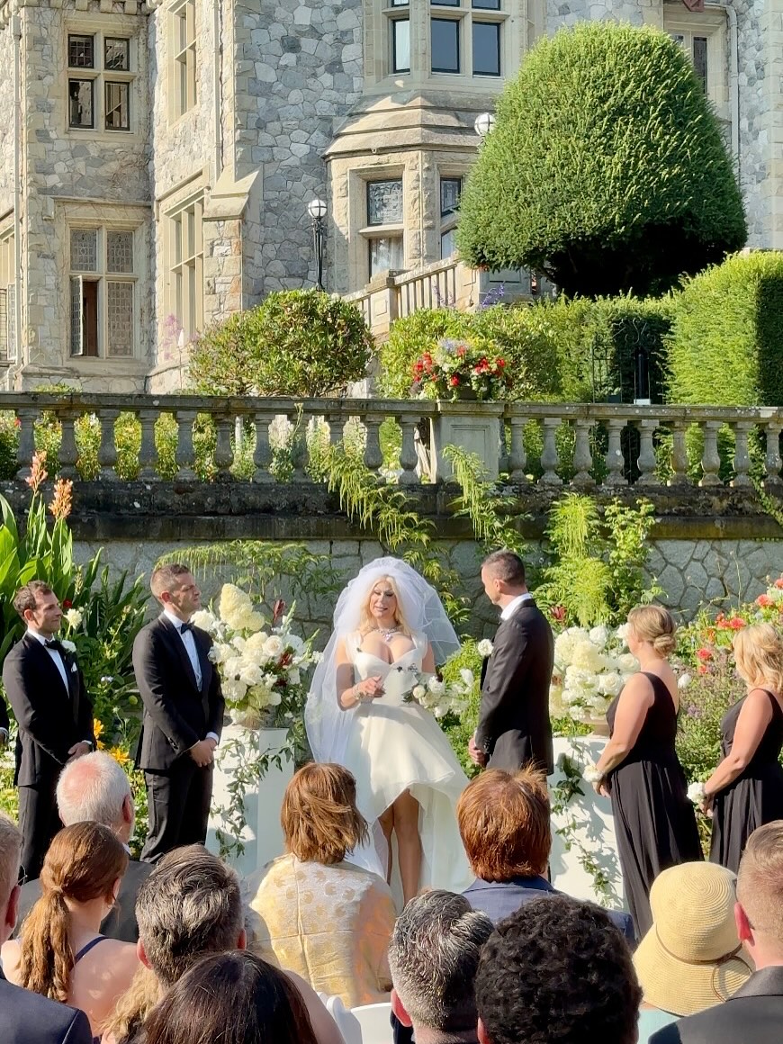 Check out this wedding I was recently part of at the historic Hatley Castle 👑✨
A fairytale setting, a love-filled dance floor, and the one and only @jimbothedragclown officiating the ceremony in a wedding dress: Legendary doesn’t even begin to cover it!🤵🏻♂️🤵🏼
For this wedding, I provided ceremony sound in the garden, MC services during dinner, and DJing in the castle for the epic dance party. 🪩🕺🏻💃
Vendor Team:
@hatleycastleweddings
@radoccasions
@djchrispoynter
@truffles_catering
@goodsidepastryhouse
@karahunterphoto
@museby.her
@we.are.ceremony
@cascadiastrings
@blakedesignstudio
@folklorefloralvictoria
@fourframesphoto
@victoriapartyrentals_yyj
@trenddecoreventdesign
@partymood
@tabletopcuratedrentals
@boomeventrentals
@pennedcreations
@l.a._limousines
@wilsons_group