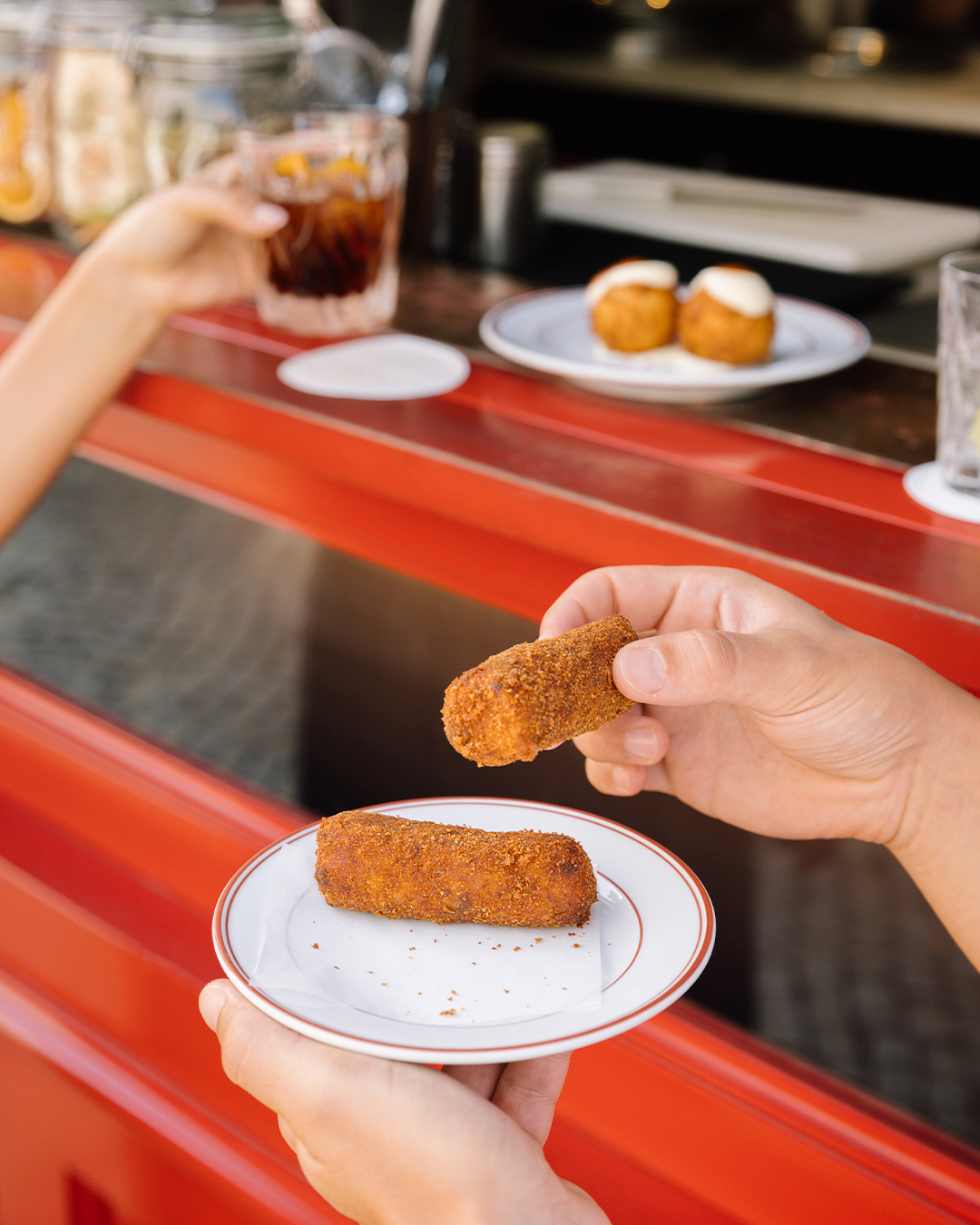 O Verão continua a aquecer os nossos dias e a inspirar momentos para celebrar! Junte-se a nós num ambiente descontraído, onde o sabor é sempre o verdadeiro protagonista.
--
Summer continues to warm up our days and inspire moments to celebrate! Join us in a relaxed atmosphere, where taste is always the real protagonist.