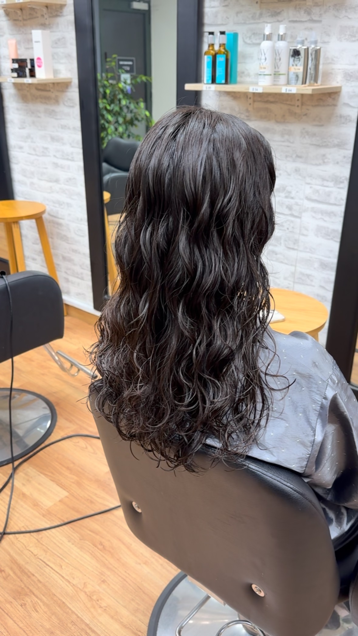 Cold permanent wave 🩷
#shilohair#aucklandsalon#nzhair
#koreanhairstyle#wavyhairstyle#curlyhair
#웨이브펌#긴머리펌#파마#오클랜드