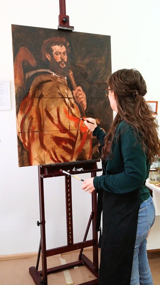 Layer by layer, the red comes to life. 🎨 Today, I’m working on the rich folds of the mantle in this portrait — every brushstroke adding depth and story.
Follow along to see how this painting evolves from first strokes to the final masterpiece.
#artforsale #artcommission #commissionportrait #customportrait #artpatron #supportartists