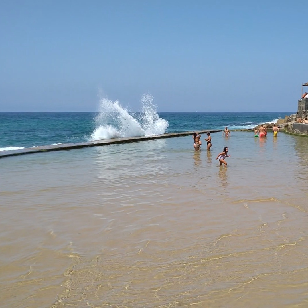 ☀️ Perfect day at Azenhas do Mar! Lots of sun, warmth, and that unique scenery. 🌊✨
#westernmostroute #azenhasdomar #portugal #beach #summer2025 #sun #heat #ocean #beachvibes #portugallovers #nature #surfspot #travel #exploreportugal #visitportugal #atlantic #sintracascaisnaturals #sea #trip #coastline #summer