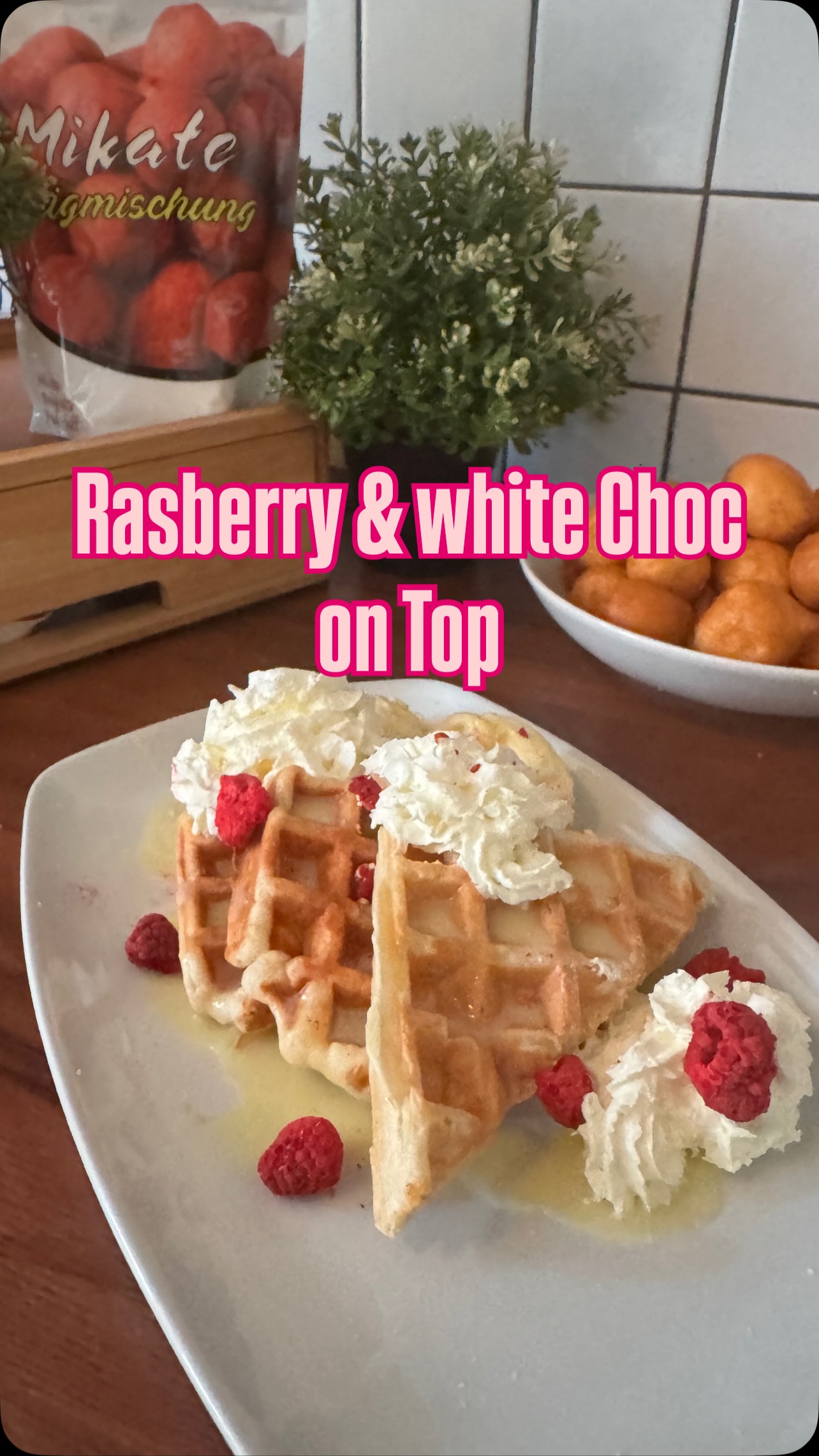 Waffelträume mit Mikate 🧇💭
Was passiert, wenn fluffige Mikate-Waffeln auf Himbeeren & White Chocolate treffen?
✨ Die Antwort gibt’s in unserem neuen TikTok-Video – unbedingt reinschauen!
📲 TikTok: @kkpilipili
🎥 Direkt zum Video – Link in Bio!
#MikateTeigmischung #PiliPiliKitchen #DessertVibes #WaffelLiebe #TikTokFoodie #Waffelkreation #kkpilipili