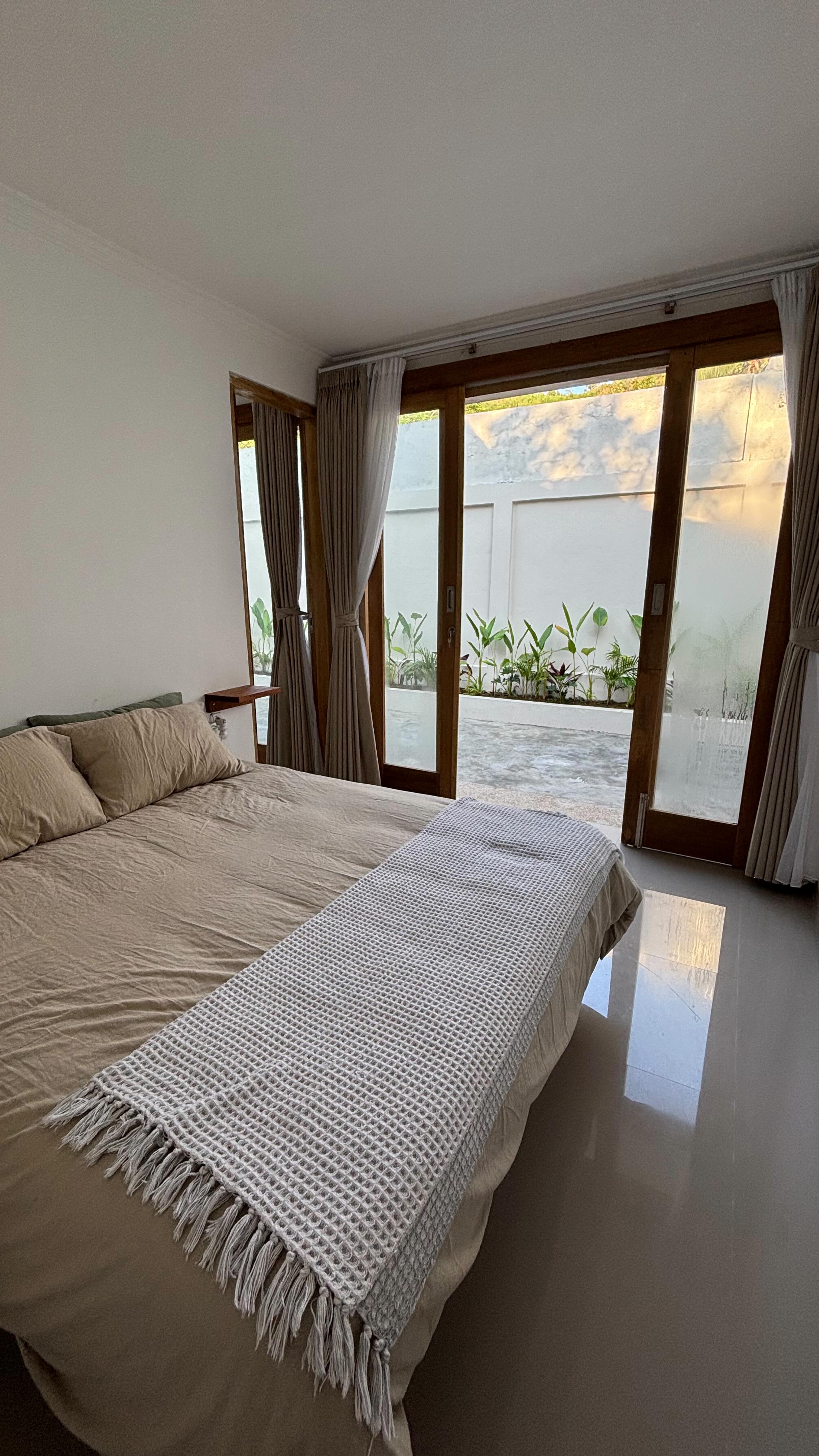 Welcome to our cosy little home, ‘La Esquina’ in Lombok! Huge shoutout to my incredible visionary better half for seeing an opportunity to transform this rundown local house into our snuggly home away from home!
If you’re planning a visit to Kuta Lombok and want a humble little retreat away from the hustle and bustle with a kitchen and private office space for all your creative endeavors, we’re excited to share this space with friends and our close community.
A great opportunity if you’re looking for a homey longer term stay!
Feel free to reach out if you’re interested!