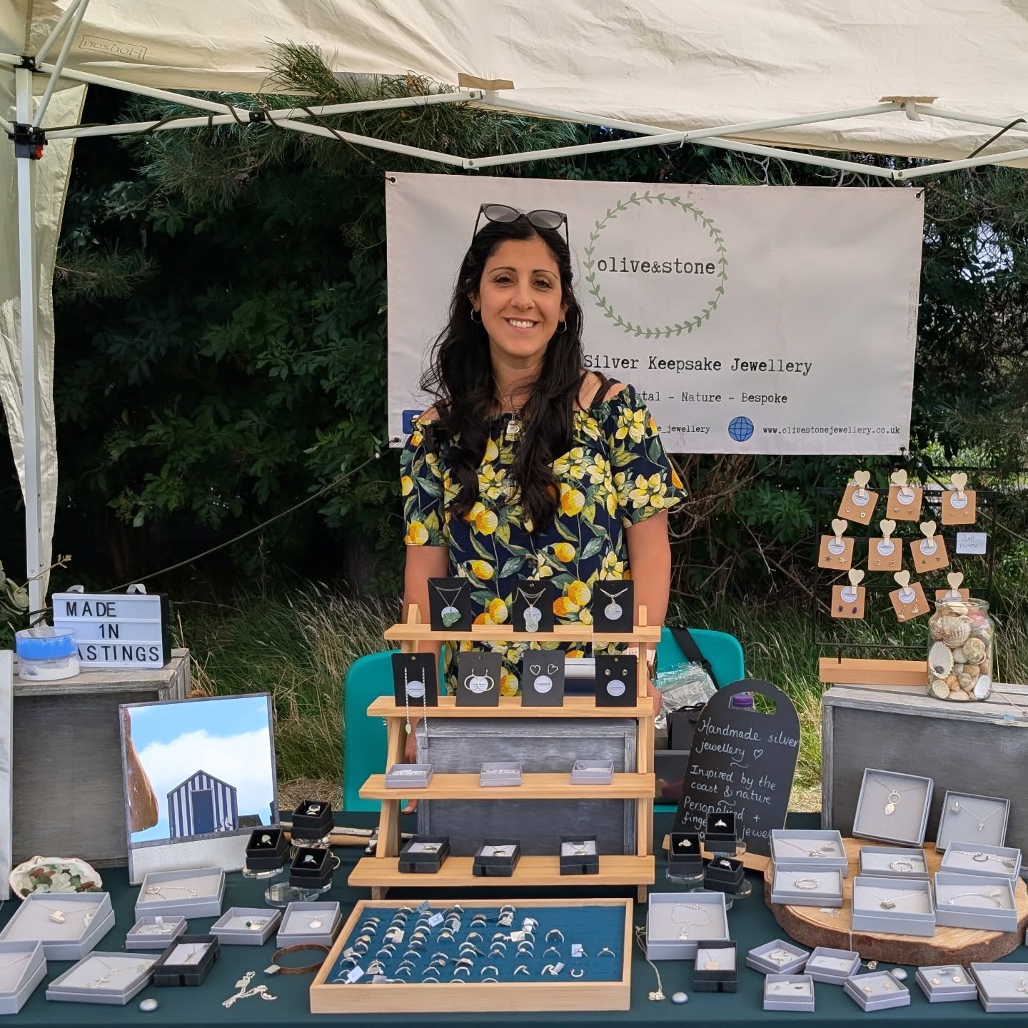 I want to say a massive thank you to all who turned up to support the @winchelseatownfete yesterday, it was such a fun and successful day for everyone, the dog show went down a massive treat of course, plus lots of money was raised for the town's little school! ❤️
I always love being face to face with people, meeting customers old and new, and this event had the added bonus that so many great friends were also stallholders and attendees too! A family-friendly fun day had by everyone. 🥰