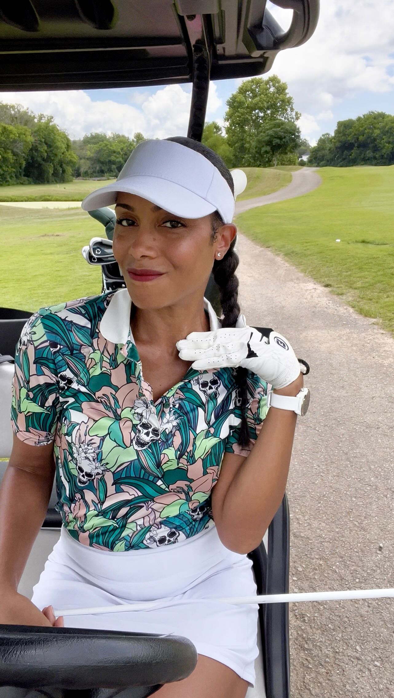 Don’t mind me… I’m just over here playing like a girl 😜 Shoutout to all of my golf girlies out there swinging those sticks! We got this 💪🏽 #GirlsWhoGolf
.
.
#BlackGirlsGolf #GolfGirl #PlayLikeAGirl #Golf #GolfAddict #Golfer #GolfLife #GolfSwing #BeginnerGolfer #ContentCreator #GolfContent #NashvilleGolfer #WomenWhoGolf #NashvilleInfluencer