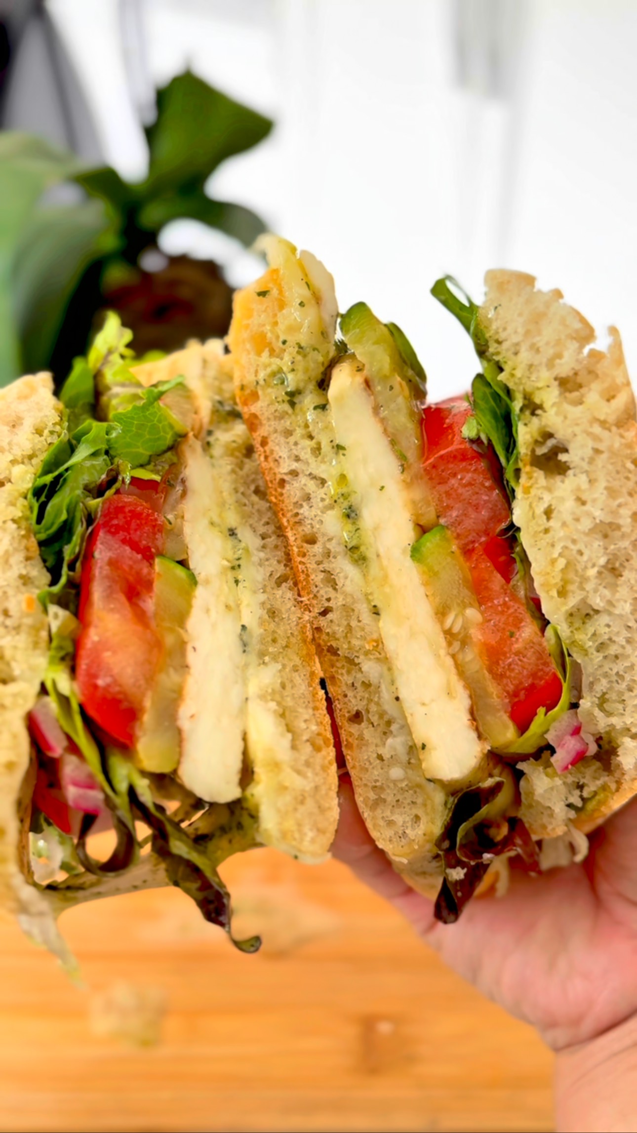 National Sandwich Month: Day 10🥪 is a sunny Mediterranean escape with grilled halloumi 🧀, charred seasonal vegetables 🥒🌶, and homemade ciabatta bread 🥖.
#Smoky from the grill, salty from the halloumi, and bursting with fresh, vibrant flavors 🌞. Perfect for summer lunches under blue skies ☀️.
Follow along for the next sandwich 📅➡️.