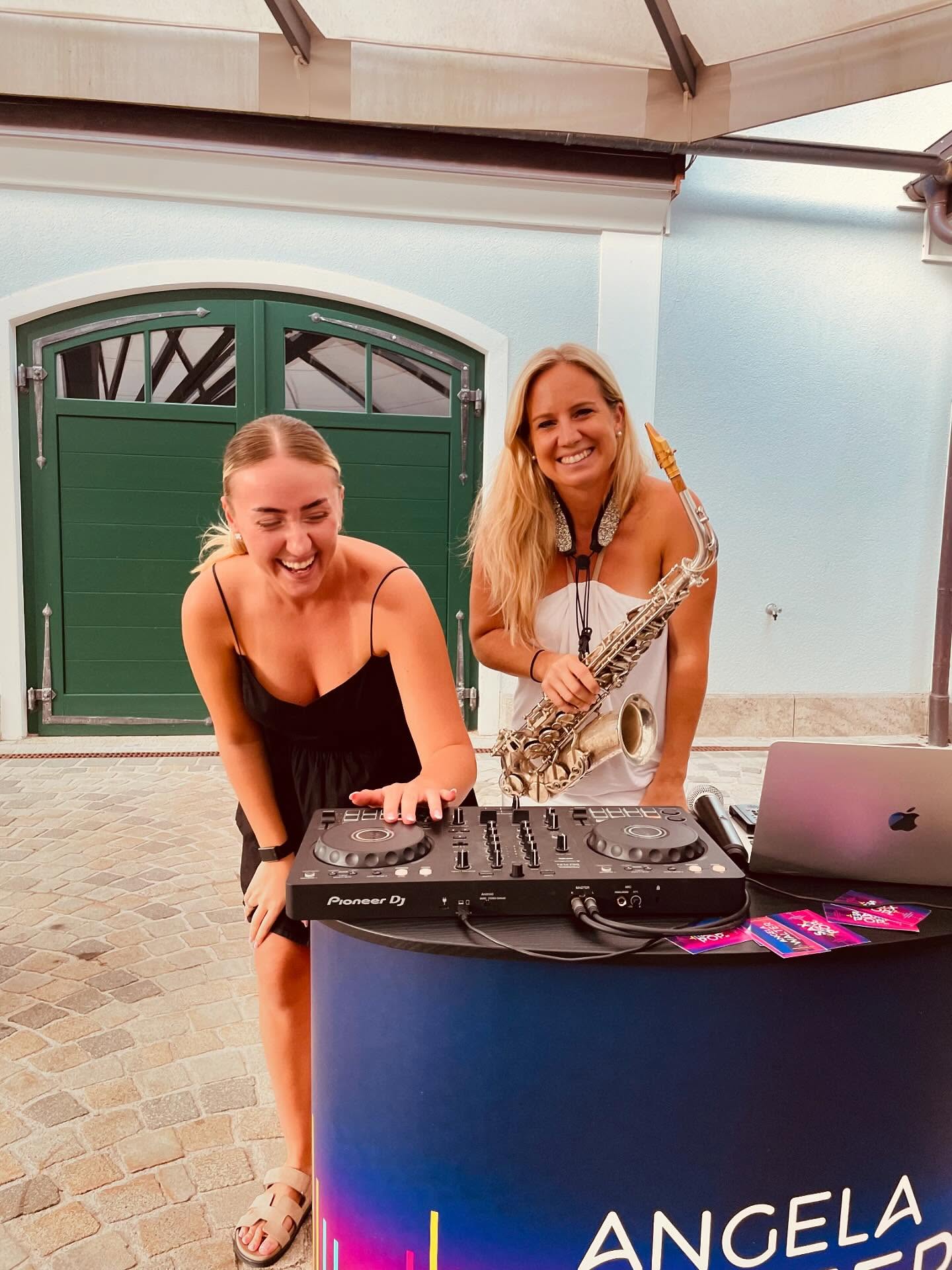 DJ & Sax bei Heartbeat Consulting im Schloss Fuschl. Danke für den tollen Abend! 🎧🎷
#HeartbeatConsulting #SchlossFuschl #DJandSax #LiveMusic #EventVibes #MastermindEvent #Networking #PartyMood #GoodVibes #Saxophone #DJLife