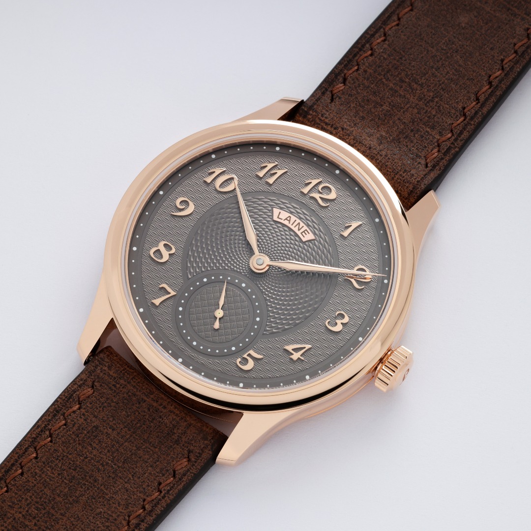 NEW
Desert tones, golden throne👑🏜️
Introducing Laine V38 Red Gold case, brown triple guilloche dial, red gold numerals, red gold hands, very limited availability.
#750 #18carat #custommade #bespoke #guilloche #torstilaine #watchfam #lainewatches #watch #microrotor #swisswatches