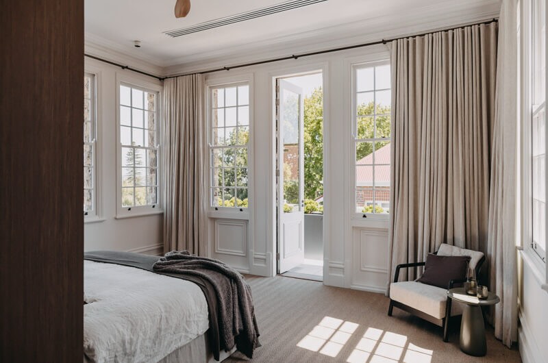 S Wave Belgium linen curtains on an aged brass rod. | Interiors @hareklein | Build @talo_construction | Architecture @spaceagency_architects | Window Treatments @windowstudio | #perthcurtains #curtains #windowtreatments #windowstudio #linen