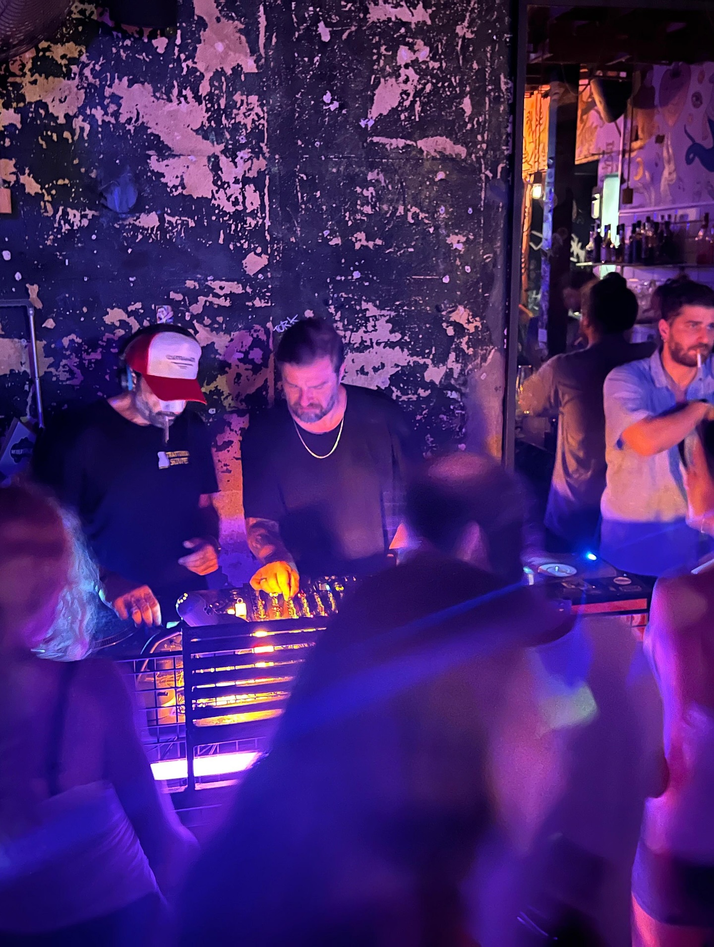 Palermo..you turned an in-store into a proper festa 🇮🇹🥳
Grazie to everyone who squeezed into @spaccio_dischi_castigamatti / @castigamattidowntown a couple weeks ago for our Serialism 18 Years In-Store Session 🫶
What started as a chilled digger’s afternoon hang quickly transformed into a mini party 😄 drinks flowing, beats rolling, smiles everywhere.
Castigamatti, you’ve got magic in your walls 🪄
Shoutout to our seasoned vinyl selectors:
@givirzi
@mapa.91
@marco_donato_italoz
@mauro_sgro
..and @cesarevsdisorder.official
Palermo —> Beauty, warmth, chaos, and energy. We’ll be back ❤️🔥