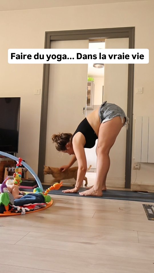 Le cat d'un côté, le bébé de l'autre, Une pratique ininterrompue bien sûr 😉
#realifeyoga #yogaalamaison #catyoga #yogavendee #yogapostnatal #yogaprenatal