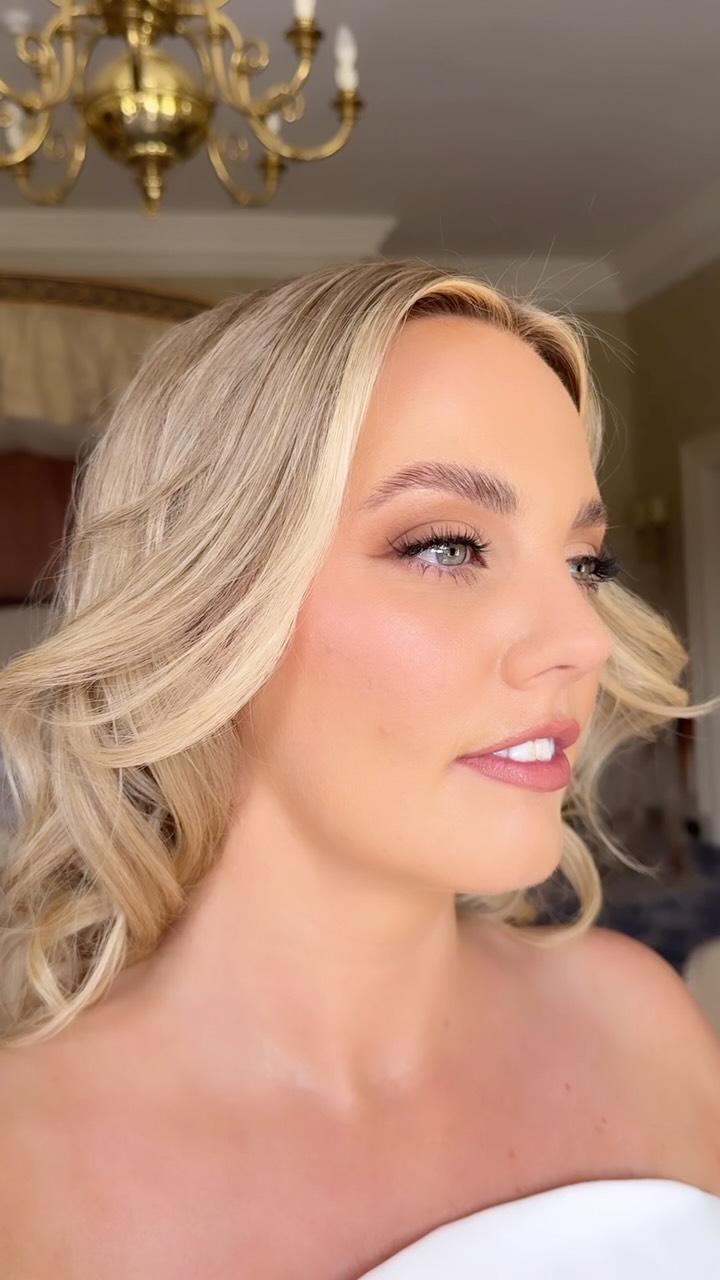 H A N N A H 💍
Minimal, radiant, and made to last from golden hour to the last dance 🌅
Key products:
Unreal Blush Healthy Glow stick @charlottetilbury
Beauty light wand @charlottetilbury
Universal glow treatment @pocobeautyofficial
Major dimension palette @patricktabeauty
Hair: @lisa_babikian_hair
Venue: @thekclubireland
Suppliers: @twosouls.ie
@vowart_wedding_films
#suzannekavanaghmakeup #bridalmakeup #irishbridalmakeupartist #2026bride #irishwedding #irishweddingsuppliers