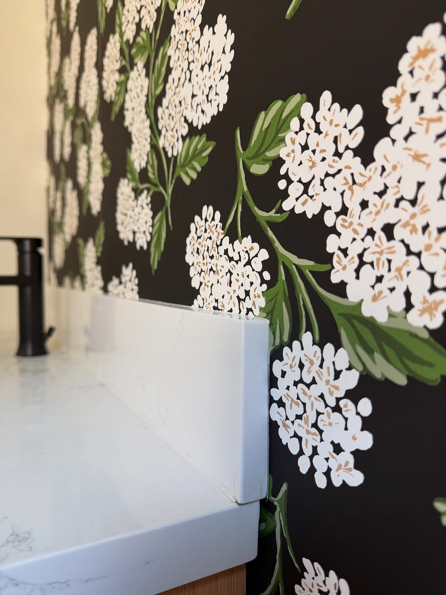 🌺 Crisp. Clean. Captivating. 🌺
This hydrangea wallpaper is proof that perfectly straight seams and flawless detail make all the difference. Every line is aligned, every corner is precise—because your walls deserve nothing less than perfection.
Ready to refresh your space? Schedule your estimate today for expert wallpaper installation or professional painting.
#WallpaperGoals #HydrangeaLove #WallpaperInstallation #PerfectLines #BathroomInspo #WallDecor #PaintingServices #HomeRefresh #WallpaperSeams #HomeMakeover #InteriorDesign #DecorDetails