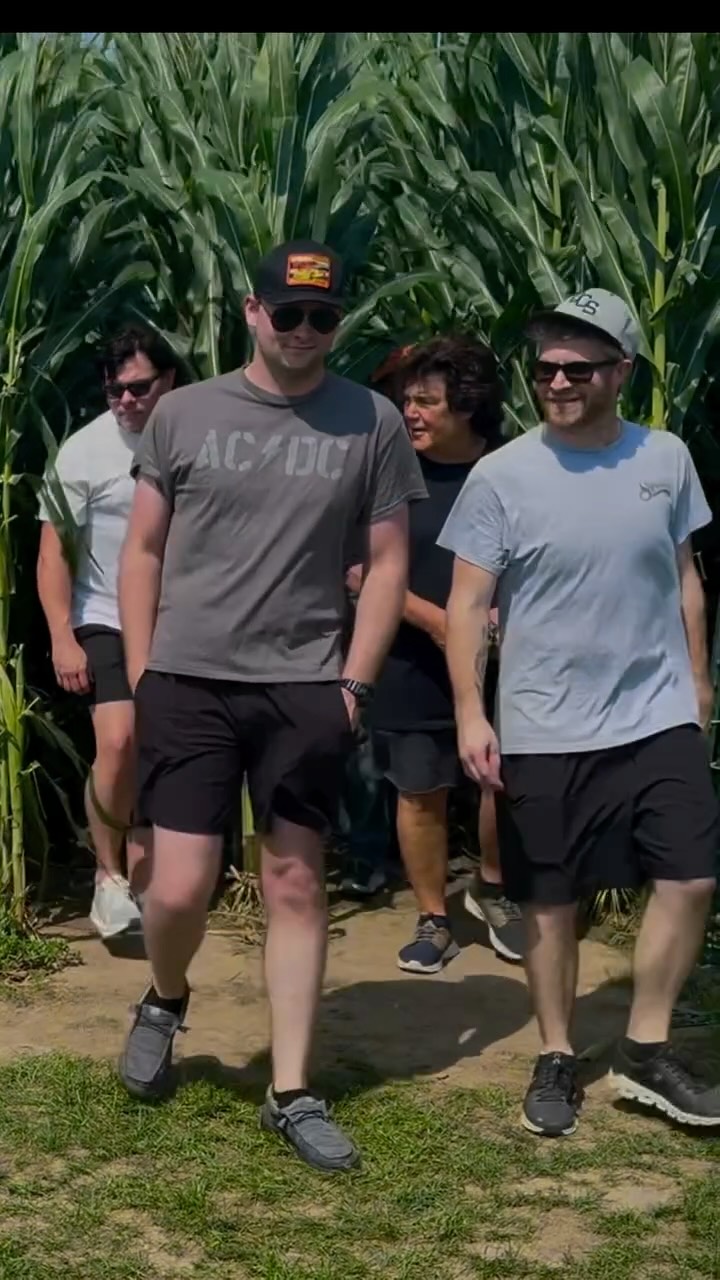 “If you build it, they will come.” Yesterday in Worthington, IA with @diamondrioband at @benefitthevets we found out Field of Dreams was filmed just five miles down the road. Naturally, we had to stop by and recreate some of the classic scenes. Not every day you get to sit on the same bleachers where #DarthVader once sat!