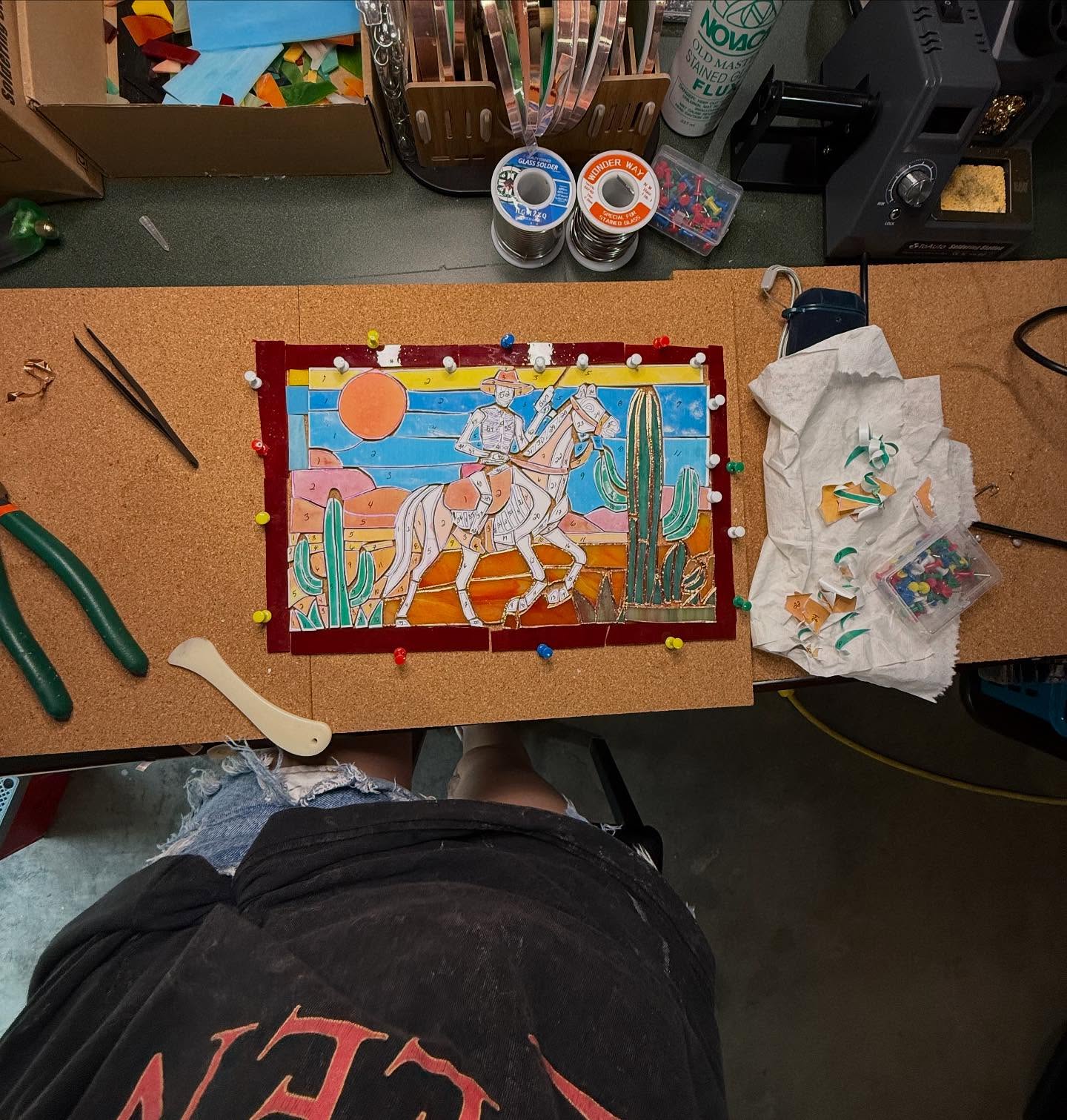Oh boy, lots of gaps but we’re running with it 🤗
#stainedglass #cowboy #stainedglassart #stainedglassartist #suncatcher #desert #cactus #horse #skeleton #diy #art #glassart