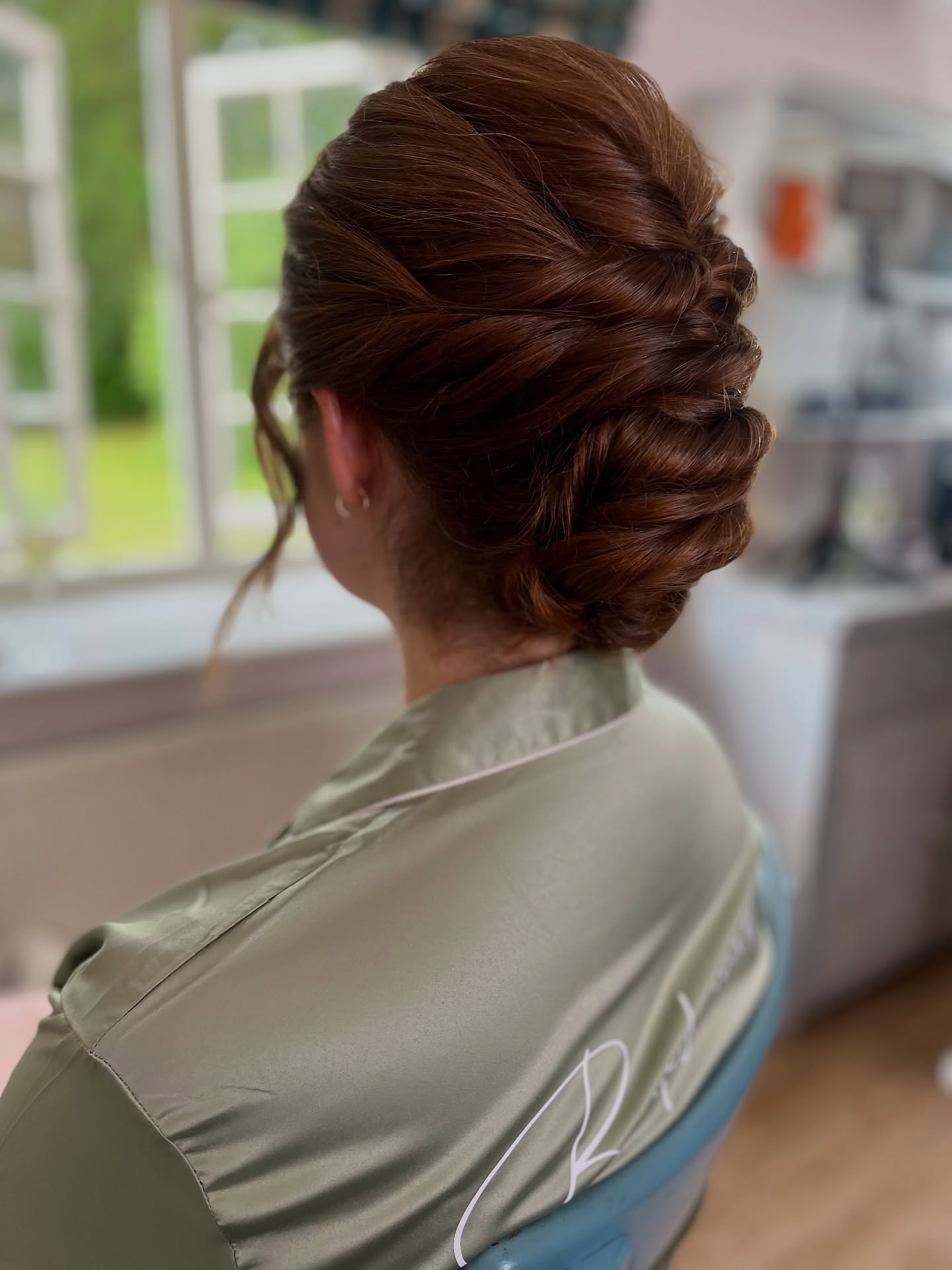 Textured, romantic and perfectly neat.
This bridesmaid was ready for a whole day of laughing, dancing and bouquet catching without a single strand out of place 💐✨
If you’re a 2026 bride dreaming of beautiful, timeless hair for you and your bridal party that lasts from ‘I do’ to the last dance, now’s the time to get your date secured. My diary is already filling fast, so let’s make your dream day hair happen 🤍
#2026bride #texturedupdo #polishedupdo #bridesmaidhairstyles #hampshirebridalhair #dorsetbridalhair