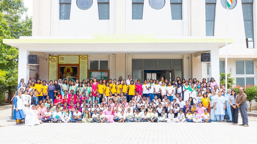 Children from our different foster homes came together as one big family — singing 🎶, dancing 💃🕺, waving the tricolor 🧡🤍💚 , and sharing endless smiles.
Their laughter reminded us that true freedom is more than just independence — it is the 🌈 freedom to dream, to belong, and to grow with love. 🌱💙
By their side were our incredible caretakers 🙌❤️ — the guiding lights who nurture every step, every dream, every hope. Together, they showed us that when children feel they belong, their wings are unstoppable 🕊️✨.
Here’s to every child who dares to dream 💭⭐ and every heart that helps those dreams take flight 🚀💫.
#DreamIndiaNetwork #FreedomToBelong #FreedomToDream #ChildrenOfHope #TogetherWeRise #EveryChildMatters #CelebratingTogetherness #HopeInAction #StrongerTogether
