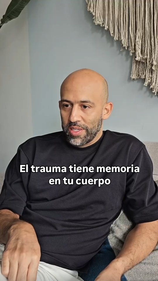 Los accidentes, choques, lutos, rupturas...se guardan como memoria de traumas en tensiones del cuerpo.
Al liberar estas tensiones se liberan estos traumas. Ese es el trabajo de la vibración propia del cuerpo.
No esperes para liberarte, escribeme para revisar tu 1 caso y agendar tu cita