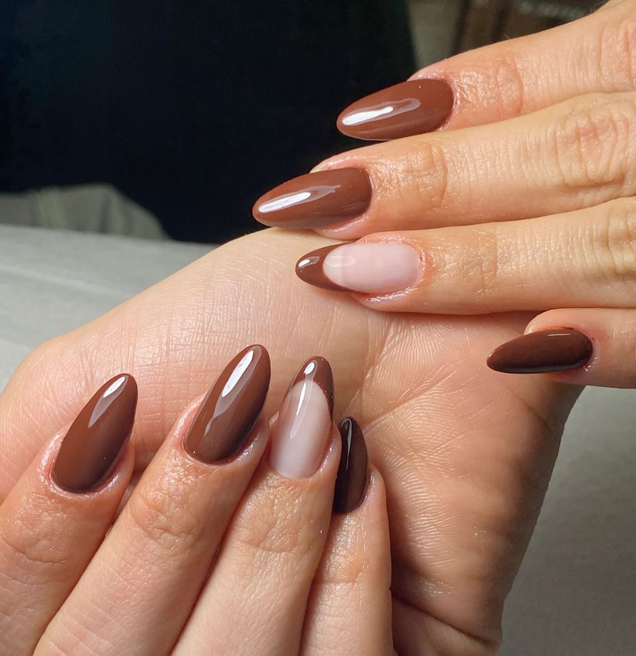 Marrom é o novo preto! 🤎✨
por @vaan__nails
___
#nails #manicurecampinas #salaodebelezacampinas #manicure