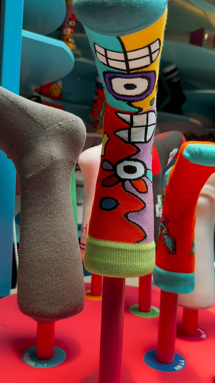 @colorsocks.mx los calcetines 🧦 más cool en CDMX y en el Mercado del Carmen