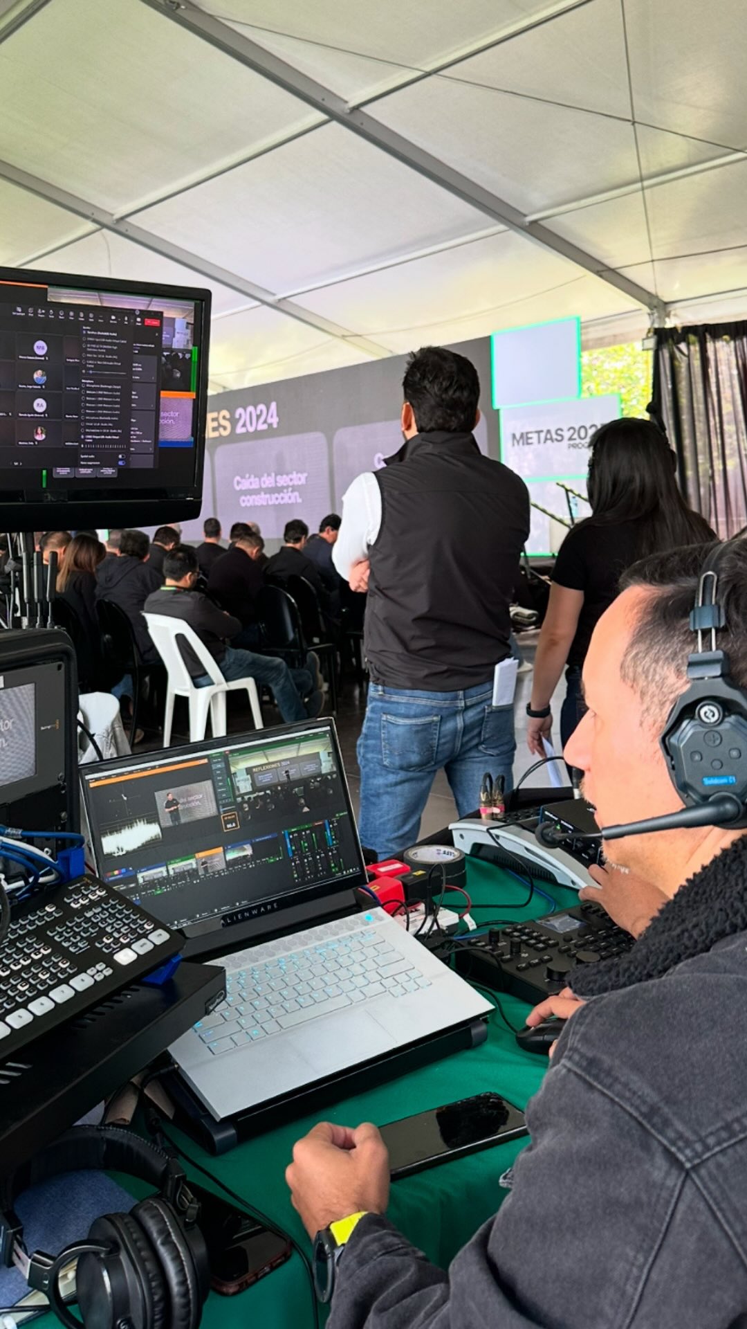 �� LO QUE CALLAMOS LOS AUDIOVISUALES ��
Mientras todos planean salir, nosotros ya sabemos la respuesta:
� “No puedo, tengo evento” ��
#VidaAudiovisual #NoPuedoTengoEvento #Producción #Eventos #Audiovisuales