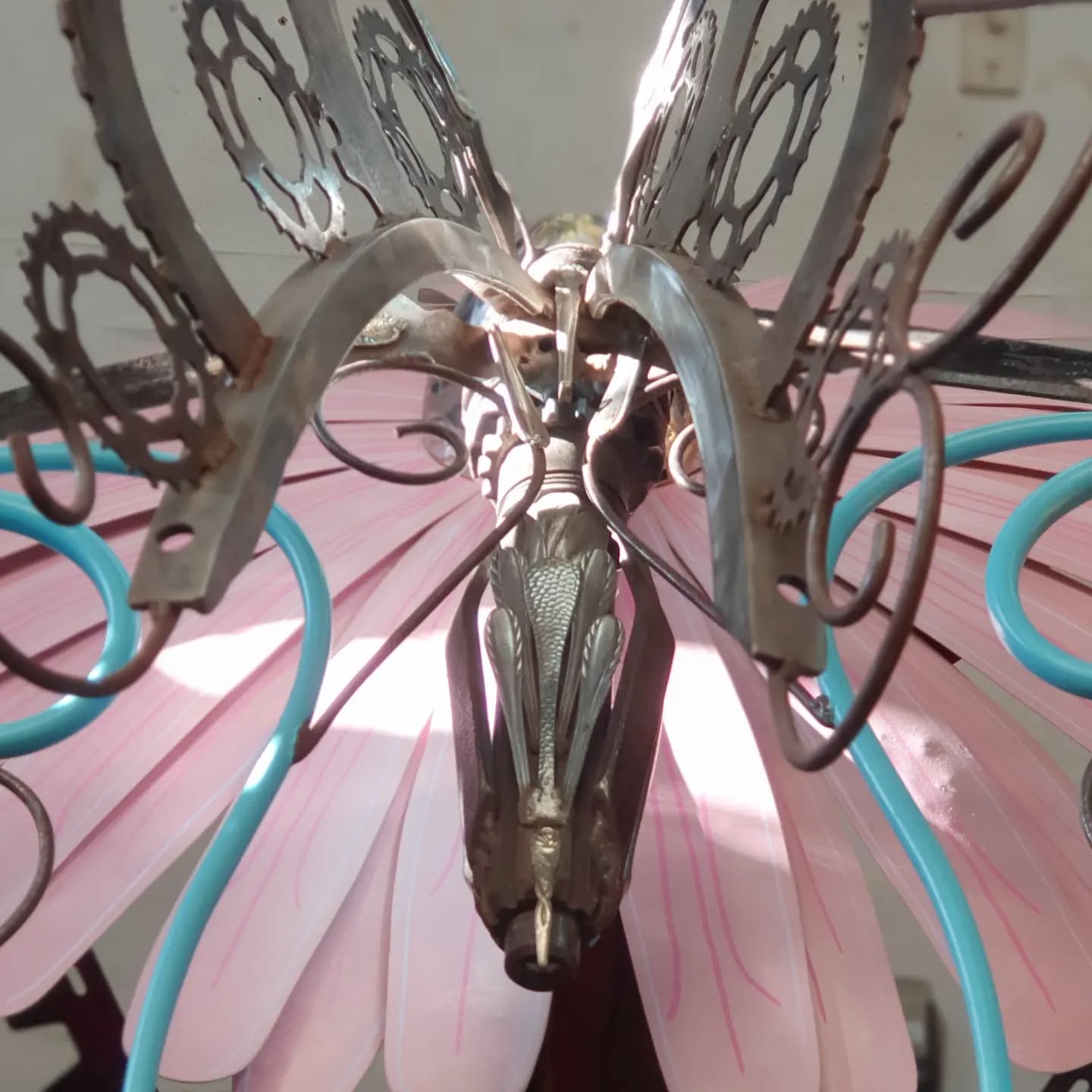 New piece teaser!
#dsdesigns #scrapmetalartist #perthart #perthartist #daisy #pinkdaisy #butterfly #bluebutterfly
