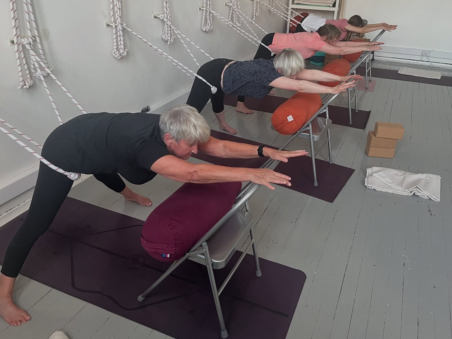 With all the hot weather ☀️ I decided to teach a supported ‘cooling’ class on Monday. 🙏🏼 @studioharmony19
#restorativeyoga #ardhaprasaritapadottanasana #suptabaddhakonasana #suptabaddhakonasanainchairsarvangasana #chairsarvangasana #bonarhutchisoniyengaryogateacher #certifiedlevel3iyengaryogateacher
#iyengaryoga #iyengaryogauk #yogasarvasya #yogaglasgow