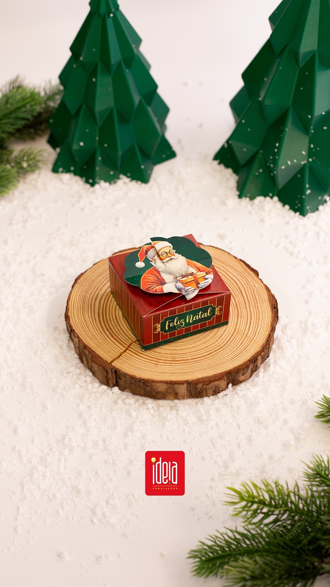 Versatilidade com um toque de magia natalina!
Apresentamos a Caixa Lock para 4 doces da Coleção Noel: perfeita para acomodar brigadeiros, brownies e até outras delícias que você quiser! 🎁🍫🧁
🎅 Uma embalagem que se adapta ao seu desejo, com muito charme e espírito de Natal!