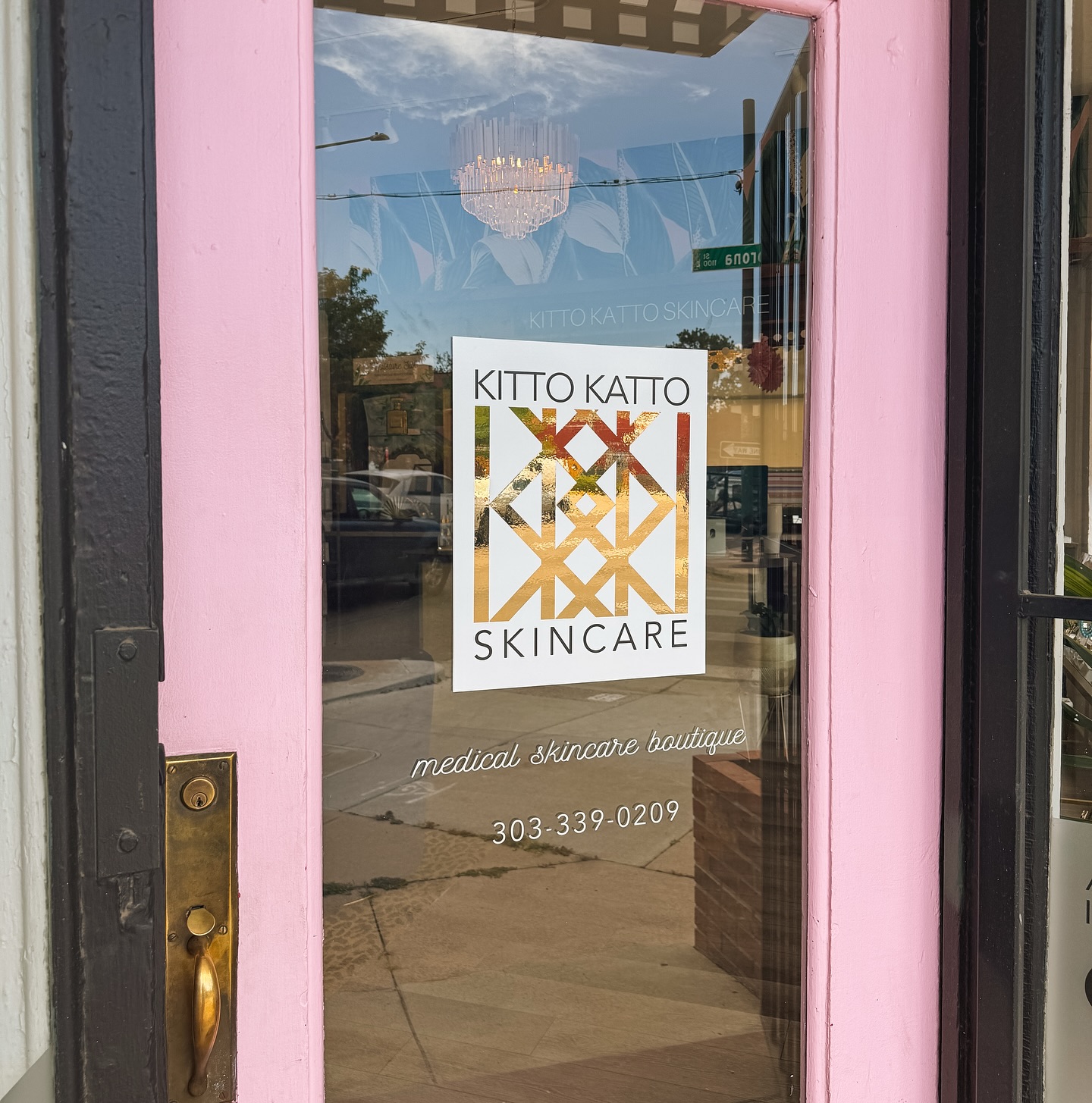 Welcome in to great skin!
KK got some new door signage and we’re OBSESSED with the gold! Thoughts? 🌟
#denvermedspa #denverlocal #denveresthetician #shoplocal