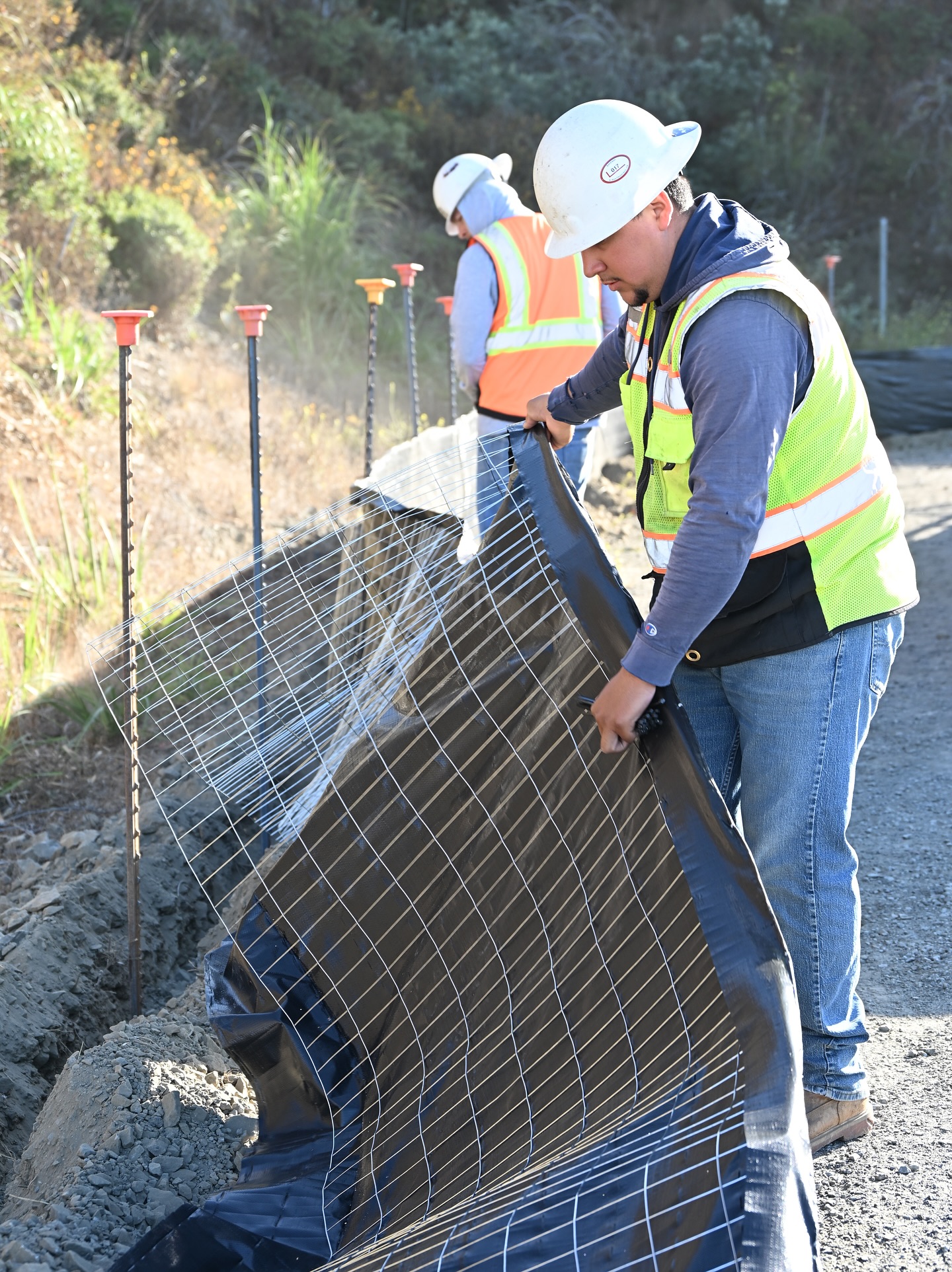Our team installs ESA fencing and silt fence with the accuracy and efficiency your project demands. From layout to finish, every line is straight, every post is set right, and every section is built to perform. The result? Reliable barriers that protect sensitive areas, control sediment, and keep your site compliant. Fast installs, done right the first time.
#erosion #erosioncontrol #esafence #siltfence #erosioncontrolexperts #environmentalcompliance #californiaconstruction #constructionsiteservices