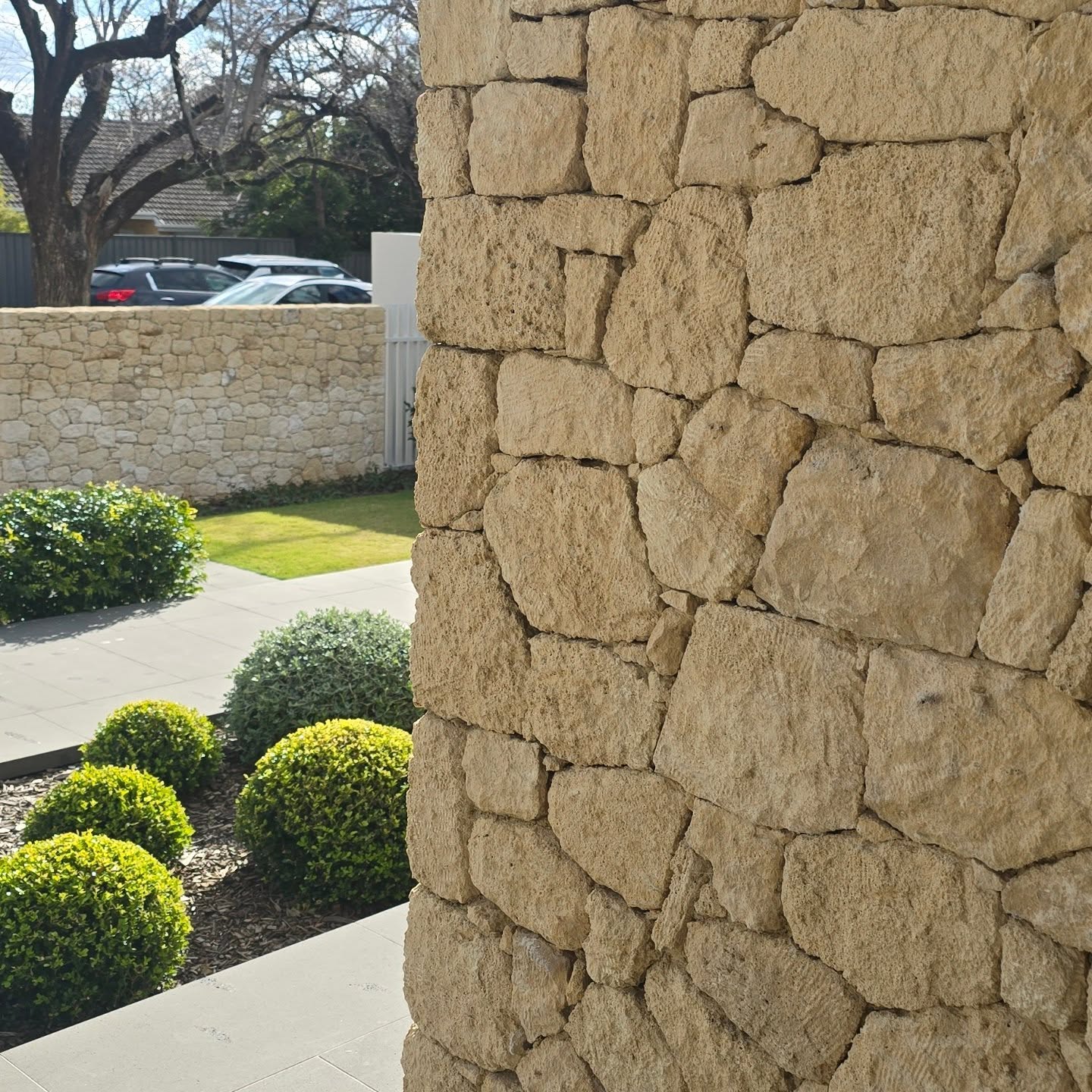 Olea House by Lares Homes
Earthy tones, olive trees, and high-end finishes meet the timeless beauty of our Australian Cream Freestone. Stonework, done right.
@lareshomes
Product - Cream Freestone
#australianlimestone
