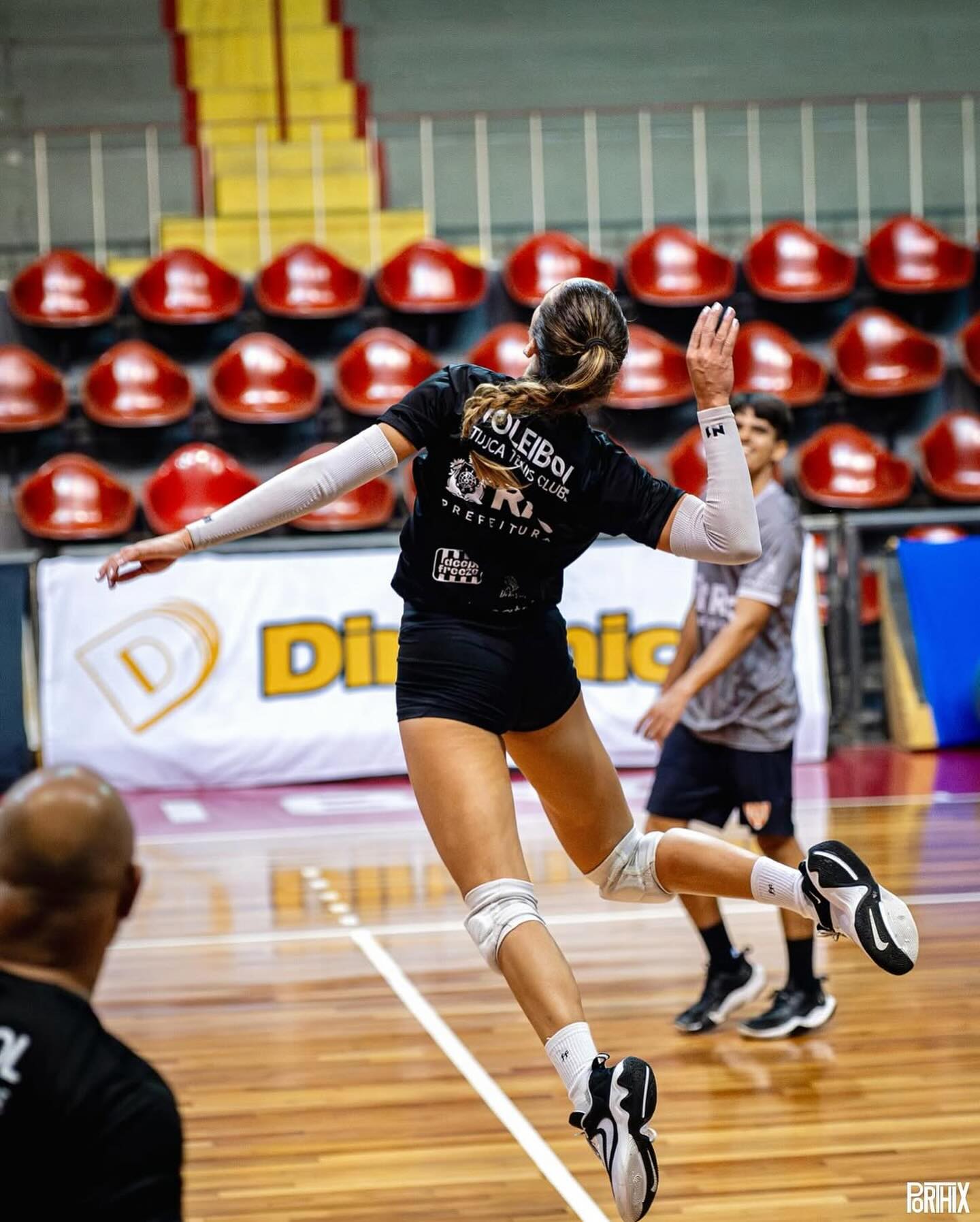 A Júlia tá voando pelo Tijuca! 🏐✨
Treino firme, foco total e muita dedicação na quadra! Bora acompanhar de perto essa jornada incrível! 🚀