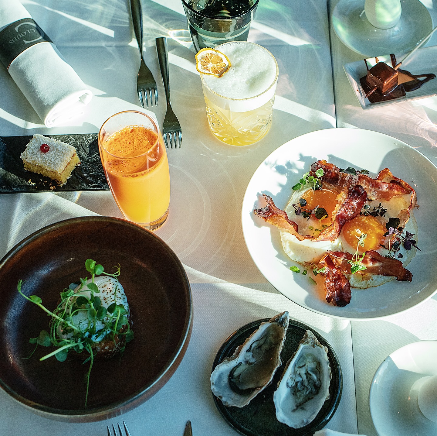 Starten Sie Ihr Wochenende mit entspannter Atmosphäre und feiner Kulinarik. Reservieren Sie Ihren Tisch und geniessen Sie unseren Clouds Brunch!
#brunchinzurich #überdendächernvonzürich #genusszumfrühstück