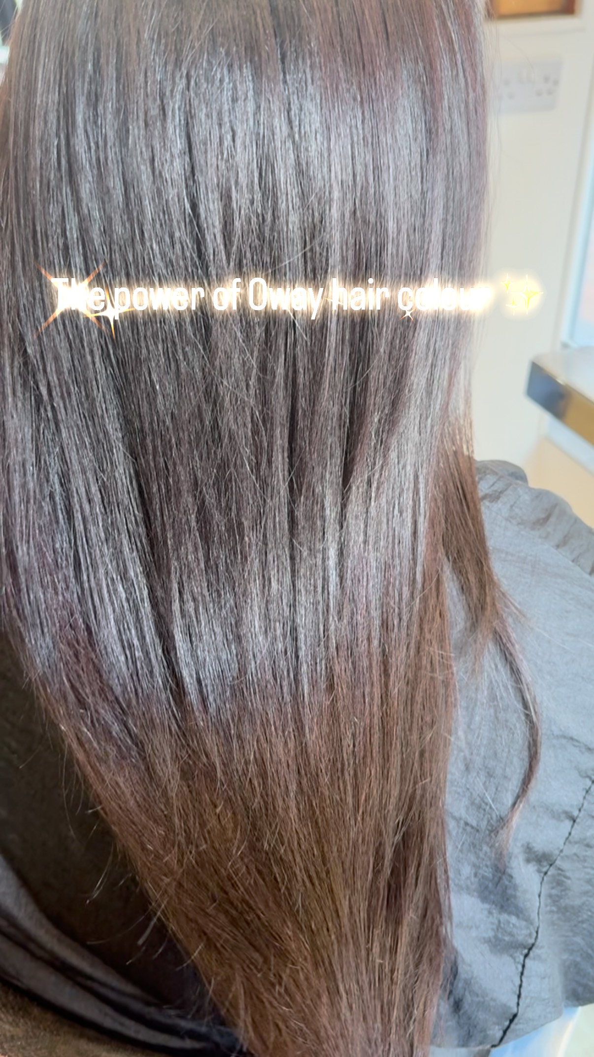 We knew there was beautiful hair but this transformation was insane! Using Oway HNectar hair colour which is a treatment for the hair first and colour second. The shine ✨The condition ✨The power of naturally derived hair colour ✨#oway #owayuk @edenloungesalon #shine #condition #darkhair #hairsalon #wokinghamhairdressers