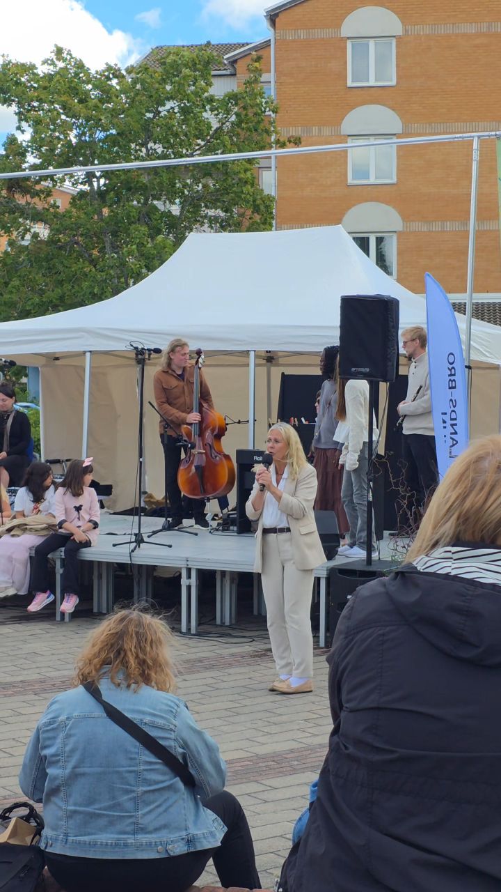 Idag var det äntligen Brodagen 2025 🥳
Det var kul att träffa många av er!
Bro Utveckling bjöd på snittar gjorda av matsvinn som erbjöds av @icasupermarketbro 👏
Som ett litet smakprov på vårt projekt Mat gör gott!
Vill du veta mer om projektet? Hör av dig till oss på info@broutveckling.se
Hoppas vi träffar på er snart igen☀️