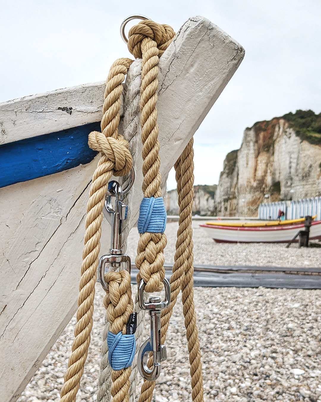 🌊 𝐌𝐀𝐃𝐄 𝐁𝐘 𝐓𝐇𝐄 𝐒𝐄𝐀 🌊
Tau gehört ans Meer – und unsere Leinen bringen genau dieses Gefühl zu Dir nach Hause 😍
Robust wie in der Seefahrt, minimalistisch im Design, handgefertigt in Hamburg.
Für dein Urlaub-am-Meer-Gefühl ⚓️🌊🐕️😎
#mithundammeer #yport #normandie #meerliebe #urlaubmithund #unterwegsmithund #ostseehund #nordseehund #strandhund #spleissen #handmadeinhamburg #handmadefordogs #tauleine #segeltauleine #tauliebe #tauleinedesign #tauleinenmanufaktur #allesaustau