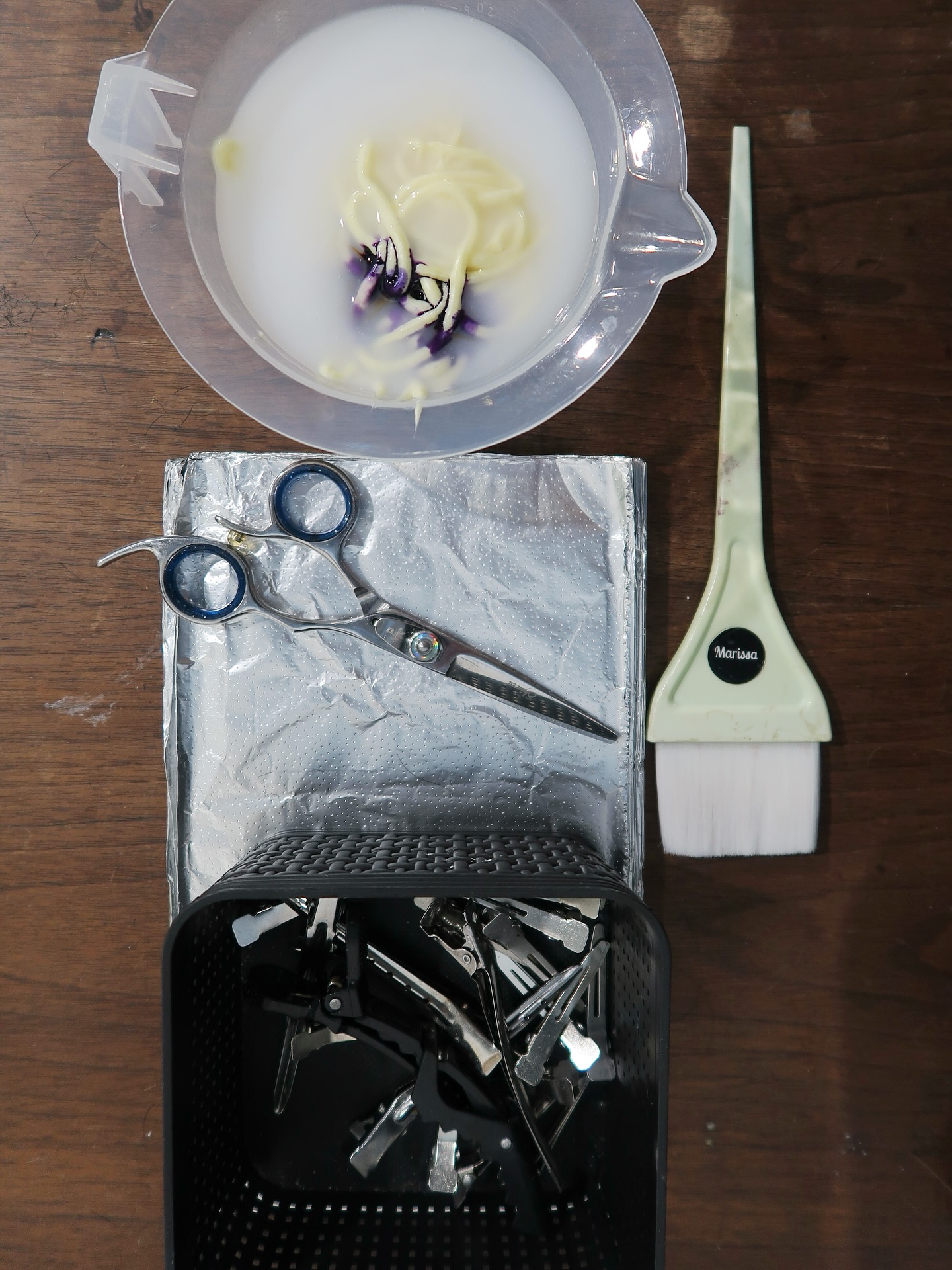 A stylist’s version of a magic wand🪄🔮💇♀️ We’re ready to conjure up the perfect hairstyle for you!
Book your next hair appointment at Moss & Moon! (Link in bio)
#columbiaschairsalon #mossandmoon #columbiasc #hairstylist #mixingcolor