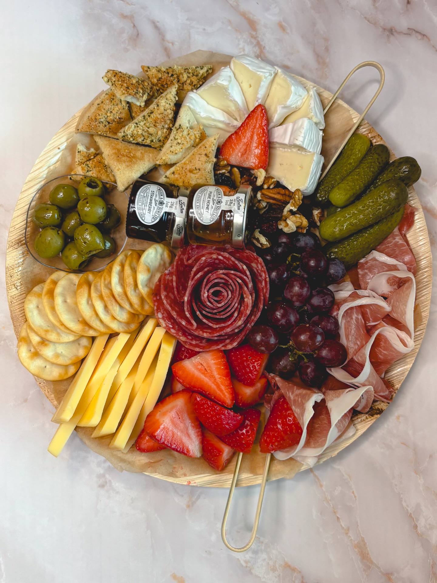 Just because it’s the weekend, and we felt like snacking pretty 🍇