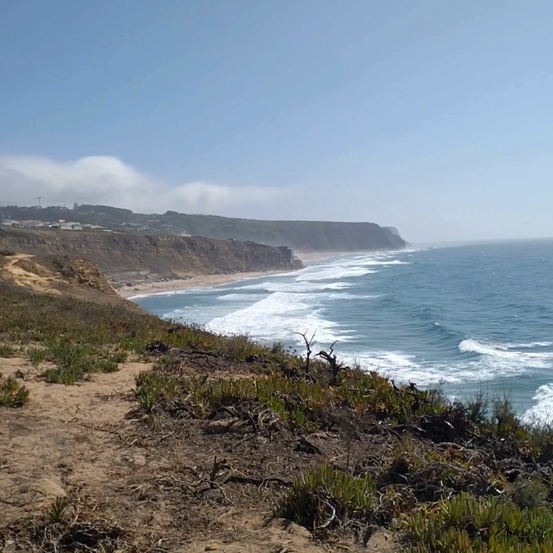 🌊🏖️⛰️☀️🪁🚶♂️📸 Alto da Vigia: Praia Pequena e Praia Grande
#AltoDaVigia #PraiaPequena #PraiaGrande #SintraCascais #CostaAtlântica #NaturezaPortugal #PaisagensDePortugal #TurismoDeNatureza #RoteirosPortugal #AventurasAoArLivre #PraiasPortugal #CaminhadasSintra #VistasDeslumbrantes #DescobrePortugal #MarENatureza #WesternmostRoute #EscapadasPortugal #FériasEmPortugal #RoteirosCénicos #BelezaNatural
