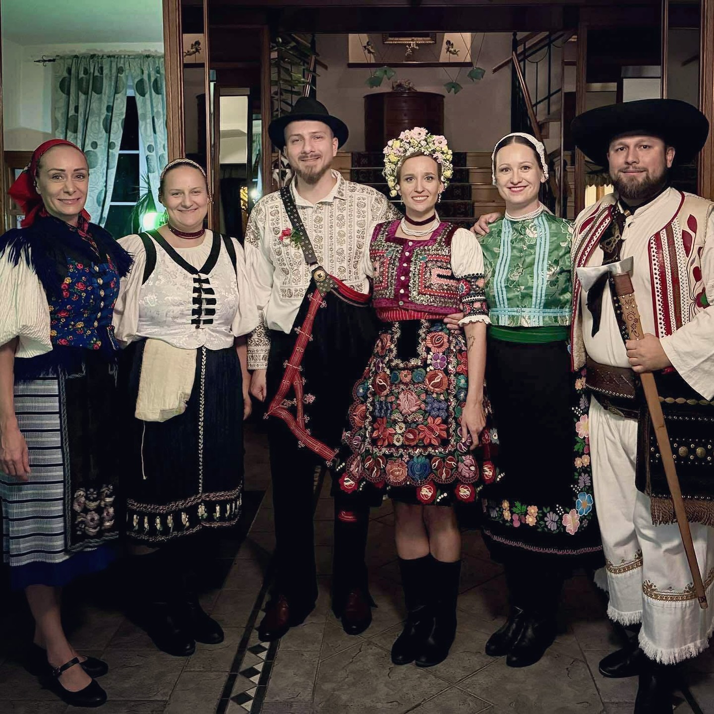 Naša sobota 👰🏼♀️🤵🏻
Magický večer na troch krásnych miestach ✨
▫️@hradna_restauracia
▫️@arkady.hof
▫️@kastiel.agatka
Všetkým mladomanželským párom prajeme veľa lásky a srdečne ďakujeme za pozvanie ❤️
#čepčenie #cepceniebratislava #svadbacepcenie #cepcenie #cepcenienevesty