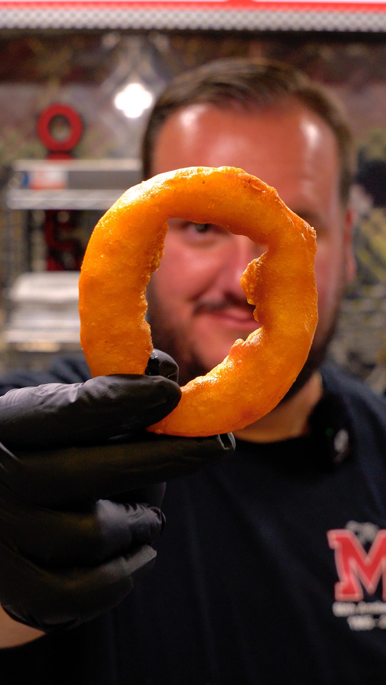 Fresh hand dipped onion rings canโt get any better๐ฎโ๐จ. When itโs a secret recipe, you know these are going to be elite. Fan favourite since 1965, try it today๐.
#onionrings #viralfood #burgerlovers #durhamregioneats #bigm #pickering #handdipped #pickering