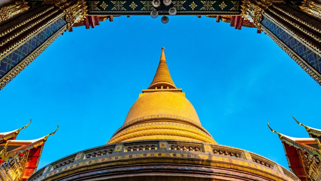 🌏 Discover Bangkok like never before! Join our unique photographic tour that reveals the city's hidden treasures. Capture unforgettable moments and experience the magic of Bangkok beyond the usual tourist spots. Ready for an adventure? Link in Bio! #BangkokPhotography #HiddenGems #TravelWithUs
