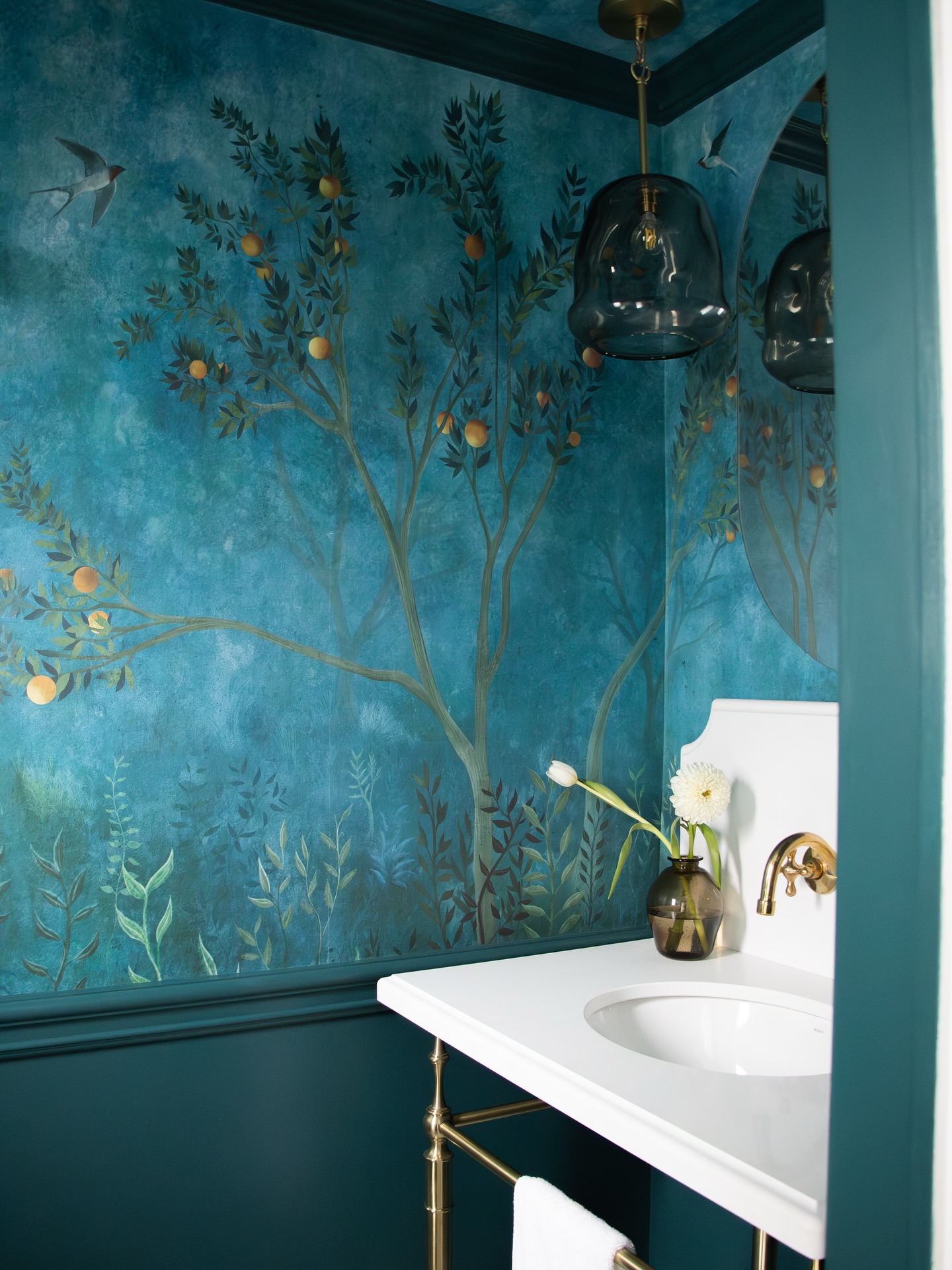 Powder room dreams from our Broadford Manor project✨. A little space designed to leave a lasting impression.
Need help with your home? Send us a DM to book your design consultation ✨.
#PowderRoomGoals
#BathroomDesign
#BoldInteriors
#InteriorDesignToronto
#TorontoInteriors
#InteriorDesignInspo
