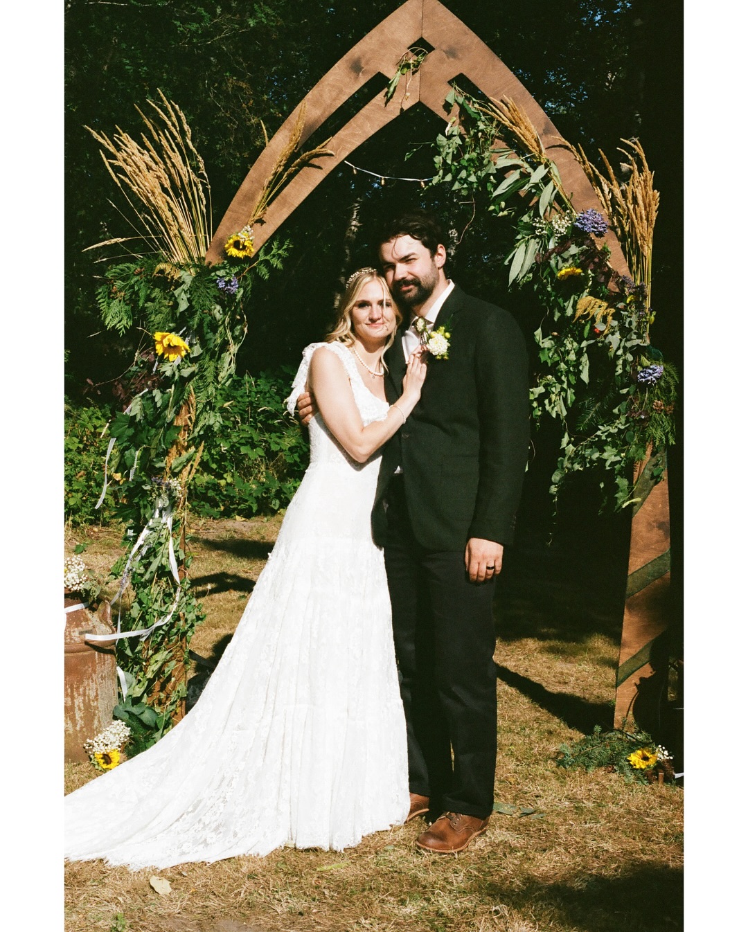 Some film photos from Anna & Cole’s fun celebration full of aperol, family, grooving, local brews, tattoo bars, sunflowers, and lots of love 🪩
Excitedly waiting for the 16mm film back to put together their video!
#weddingvideographers #filmphotography #weddingfilm #washingtonweddingvideographer #bellingham