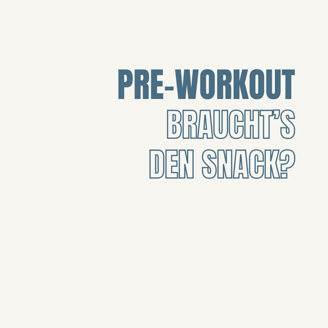 👉 „Wenn ich mich hauptsächlich mit Whole-Foods ernähre, brauche ich dann überhaupt einen Pre-Workout-Snack?“
Meine Antwort: Nicht immer – aber oft kann es sinnvoll sein.
Denn Whole-Foods-Mahlzeiten sind super nährstoffreich, enthalten viel Volumen, Ballaststoffe und gute Fette. Sie machen satt aber die Energiedichte ist oft niedrig.
➡️ Du fühlst dich voll, aber deine Energiespeicher fürs Training sind nicht unbedingt optimal gefüllt.
Gerade wenn …
⏰ die letzte Mahlzeit >3–4 Std. her ist
🔥 ein intensives Training ansteht
🥗 die Mahlzeit sehr ballaststoffreich war
… kann ein kleiner, leicht verdaulicher Snack den Unterschied machen.
💡 3 einfache Whole-Foods Pre-Workout Snacks (Rezepte für 1 Portion)
🍞 Reiswaffel mit Honig & Banane
2 Reiswaffeln
1 TL Honig
½ Banane in Scheiben
🍓 Beeren-Bowl mit Kokosjoghurt & Haferflocken
100 g Beeren
100 g Kokosjoghurt
1 EL Haferflocken
🍠 Süsskartoffel-Slices mit Datteldip
100 g Süsskartoffel (gekocht oder gebacken)
2 Datteln, püriert mit 2 EL Wasser
✨ Fazit:
Du brauchst keinen Pre-Workout-Snack um jeden Preis.
Aber gerade bei einer Whole-Foods Ernährung darf’s manchmal ein kleines Extra sein, um dein Training mit voller Energie anzugehen 🚀.
🌸 Und genau hier setzt die MRC Academy an:
Dort lernst du, zyklusgerecht zu trainieren, deine Ernährung nachhaltig anzupassen und Schritt für Schritt zu deinem Wohlfühlkörper zu finden – ohne strikte Diäten oder Verzicht.
🔥Den Link zur Academy findest du in meiner Bio!
#wholefoods #preworkoutsnack #sporternährung #gesundeernährung #zyklusgerechttrainieren #mrcacademy #wohlfühlkörper #fitnessfürfrauen #frauenfitness #ernährungswissenschaft #snackideen #preworkoutmeal #trainingsernährung #ganzheitlichgesund #nachhaltigfit #healthylifestyle #fitnesswissen #fitfood #ernährungsinspiration #sporternährungfürfrauen