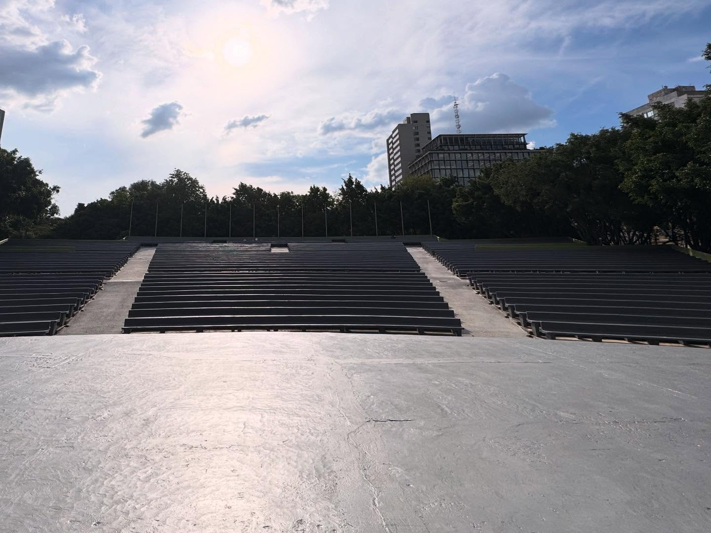 🎭☀️