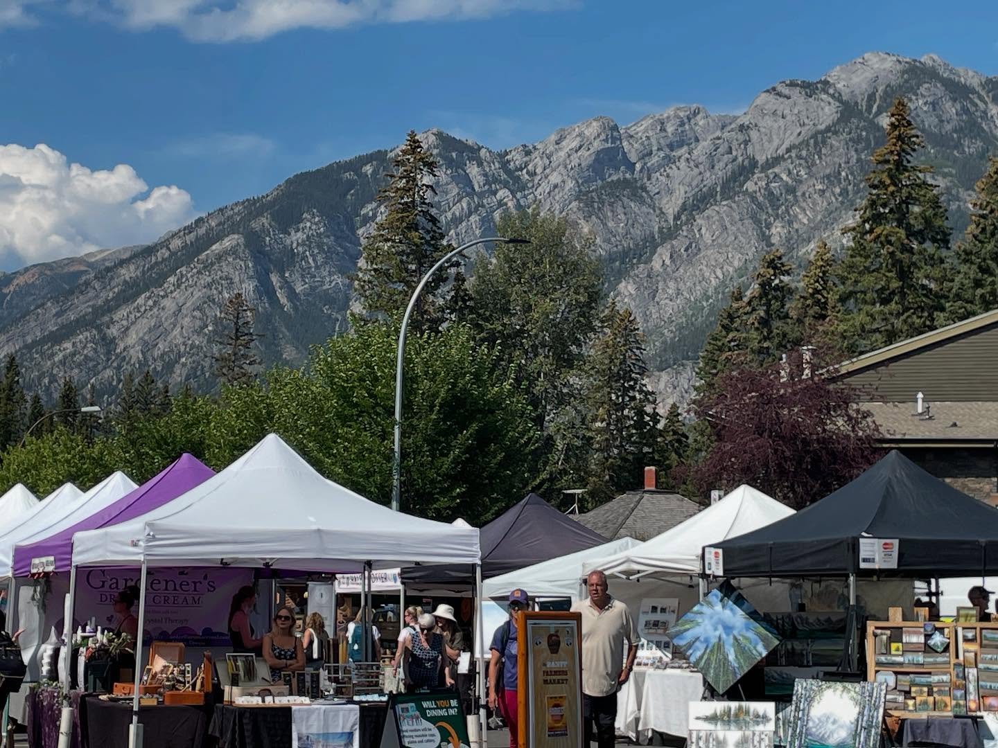 It’s market day! Join us!
.
.
.
#banfffarmersmarket #banfftown #banffnationalpark #bowvalleylocals