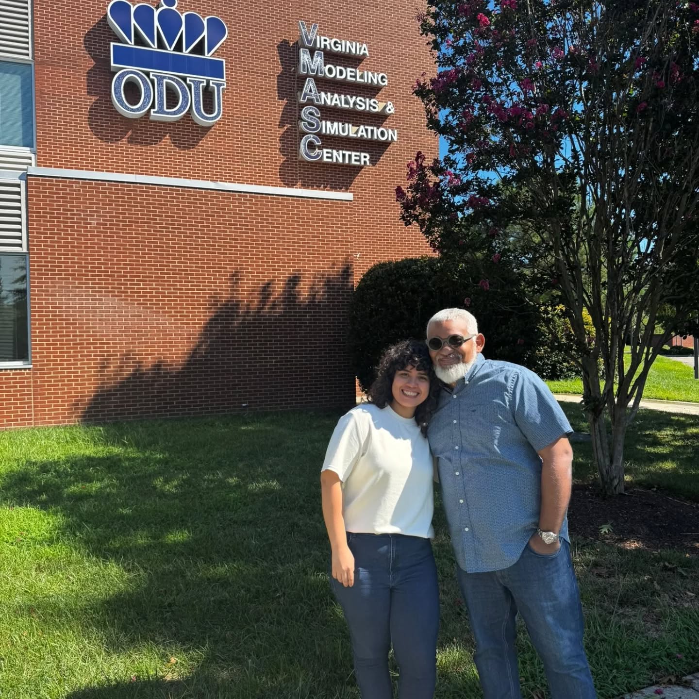 Since 2020, Liss Romero has been part of the @Storymodelers crew, joining our early Friday morning meetings via zoom.
Today she visited us at @oduvmasc, and this marks the official start of her PhD in the Department of Engineering Management and Systems Engineering, with Dr. Ambrosio Valencia-Romero as her advisor. She’s here at @olddominionu for the long run.
Liss recently completed her Master’s in Industrial Engineering at Universidad del Norte, where she graduated cum laude, mentored by Dr. Jose J. Padilla and Dr. Katherine Palacio.